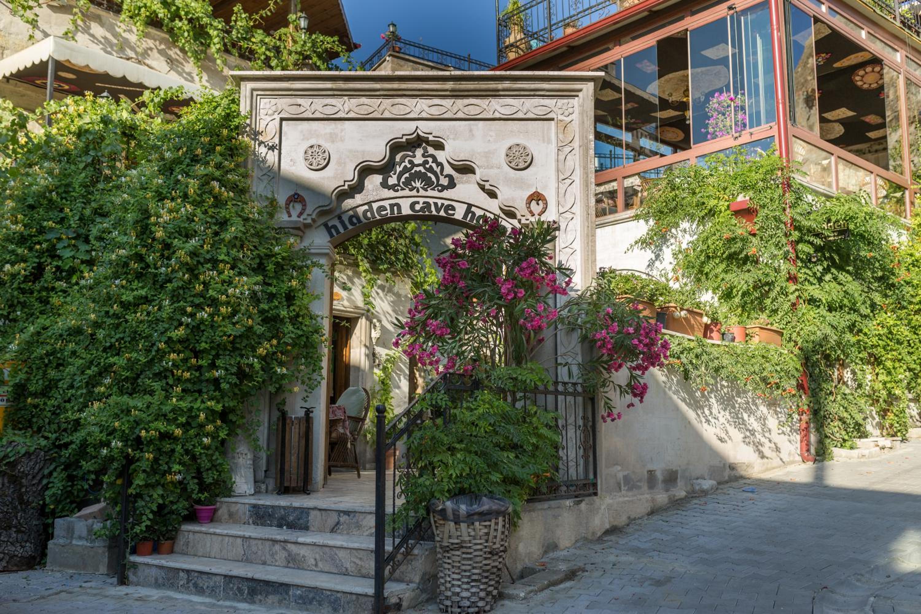 Hidden Cave Hotel - Image 110