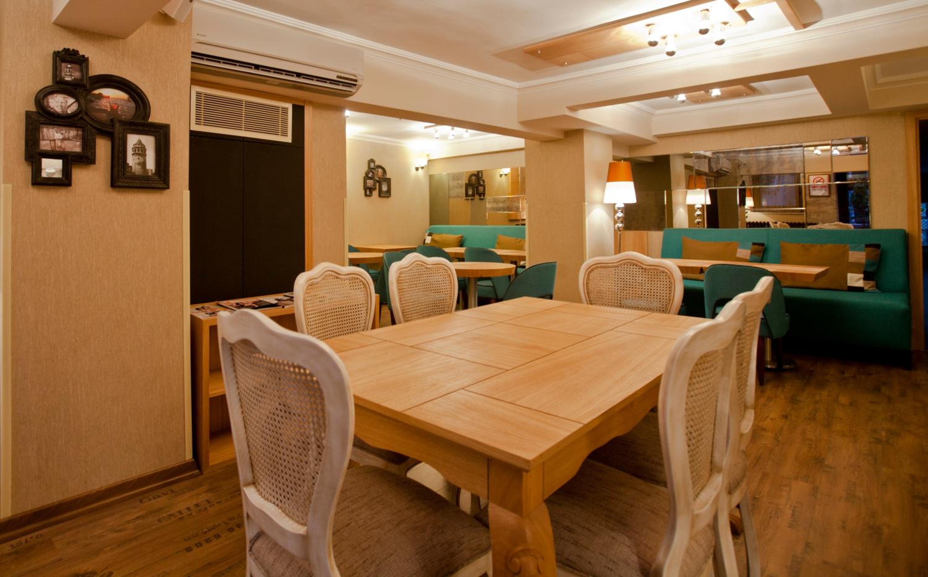 Collage Pera Hotel - Image 17