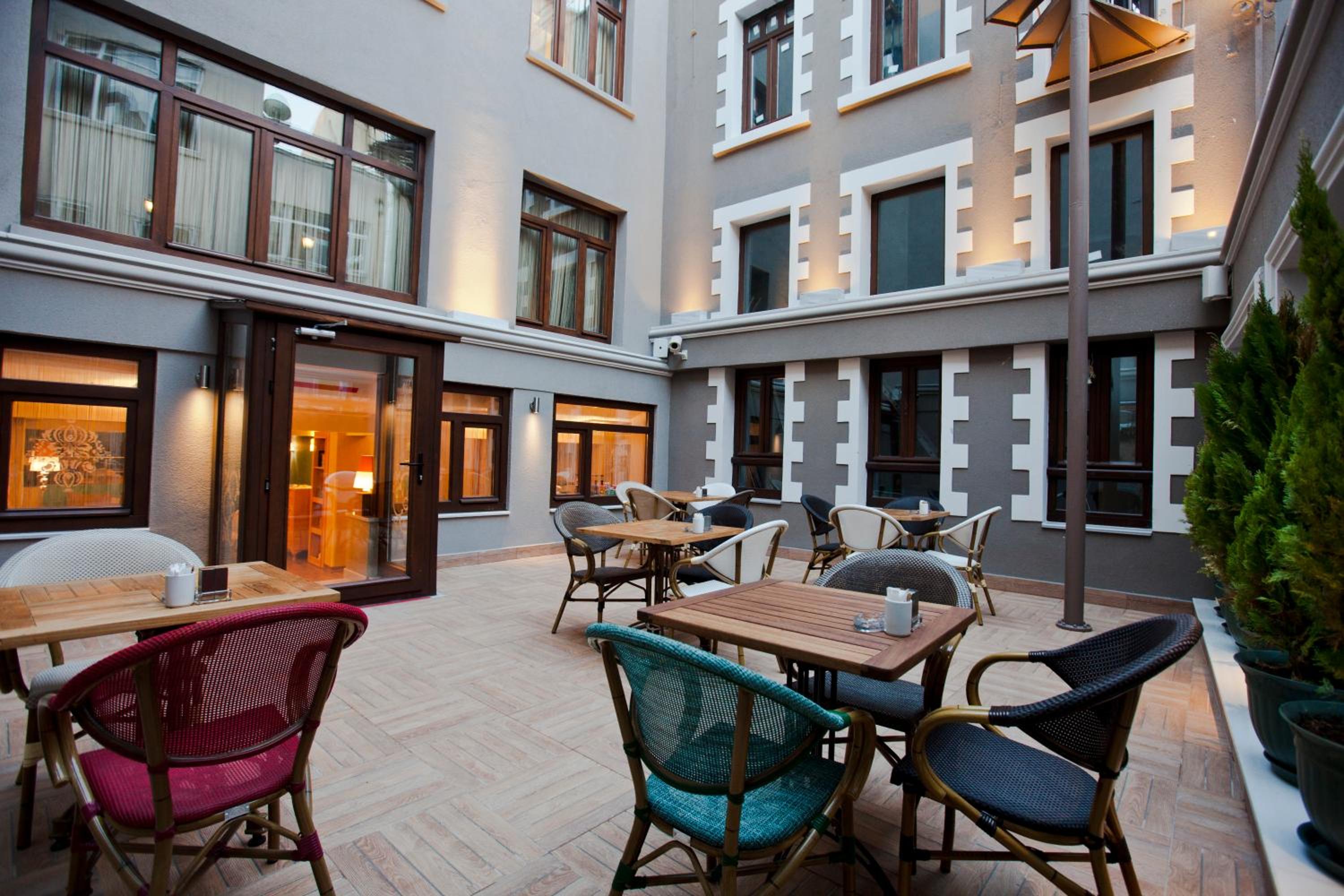 Collage Pera Hotel - Image 27