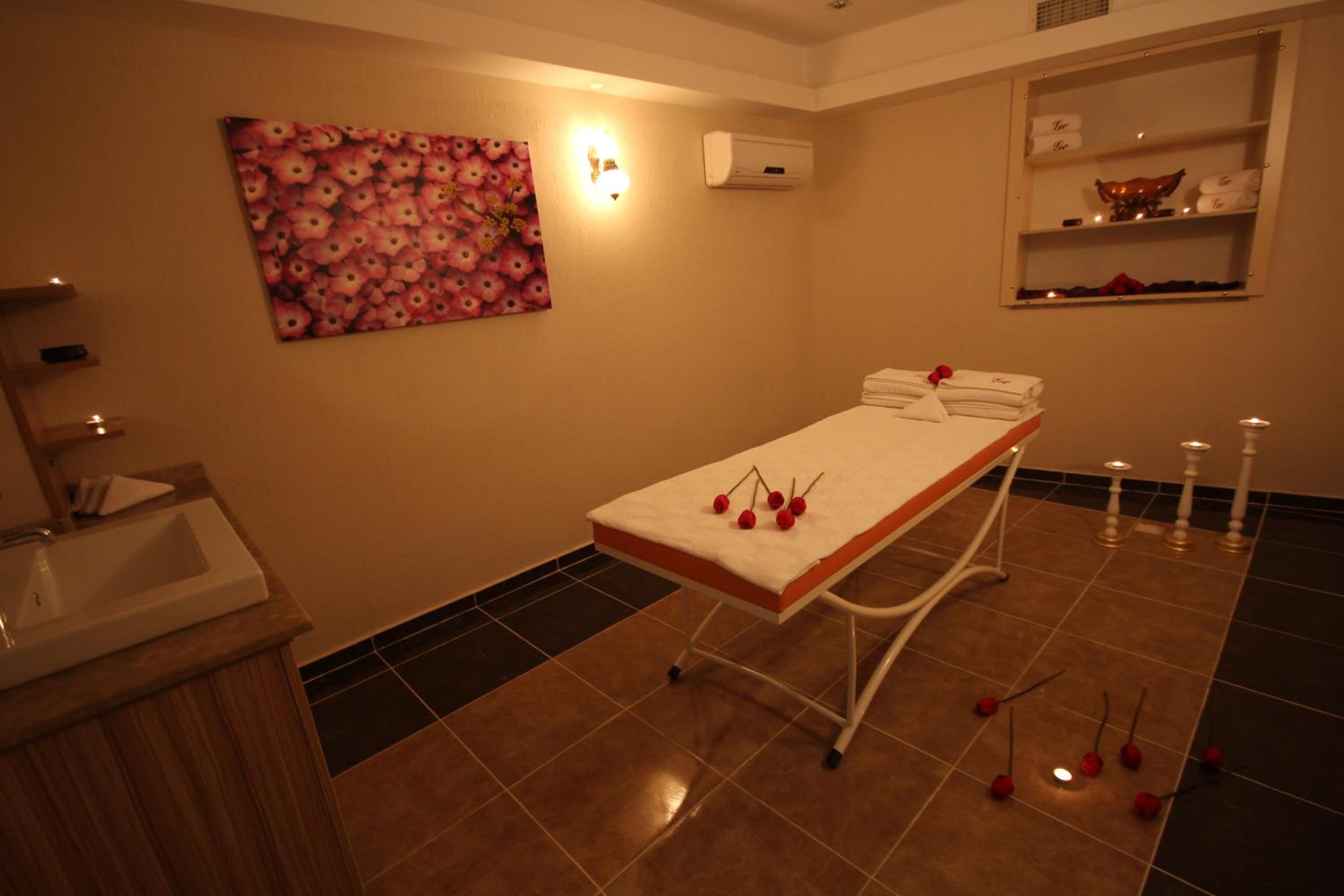 Grand Corner Boutique Hotel - Image 23