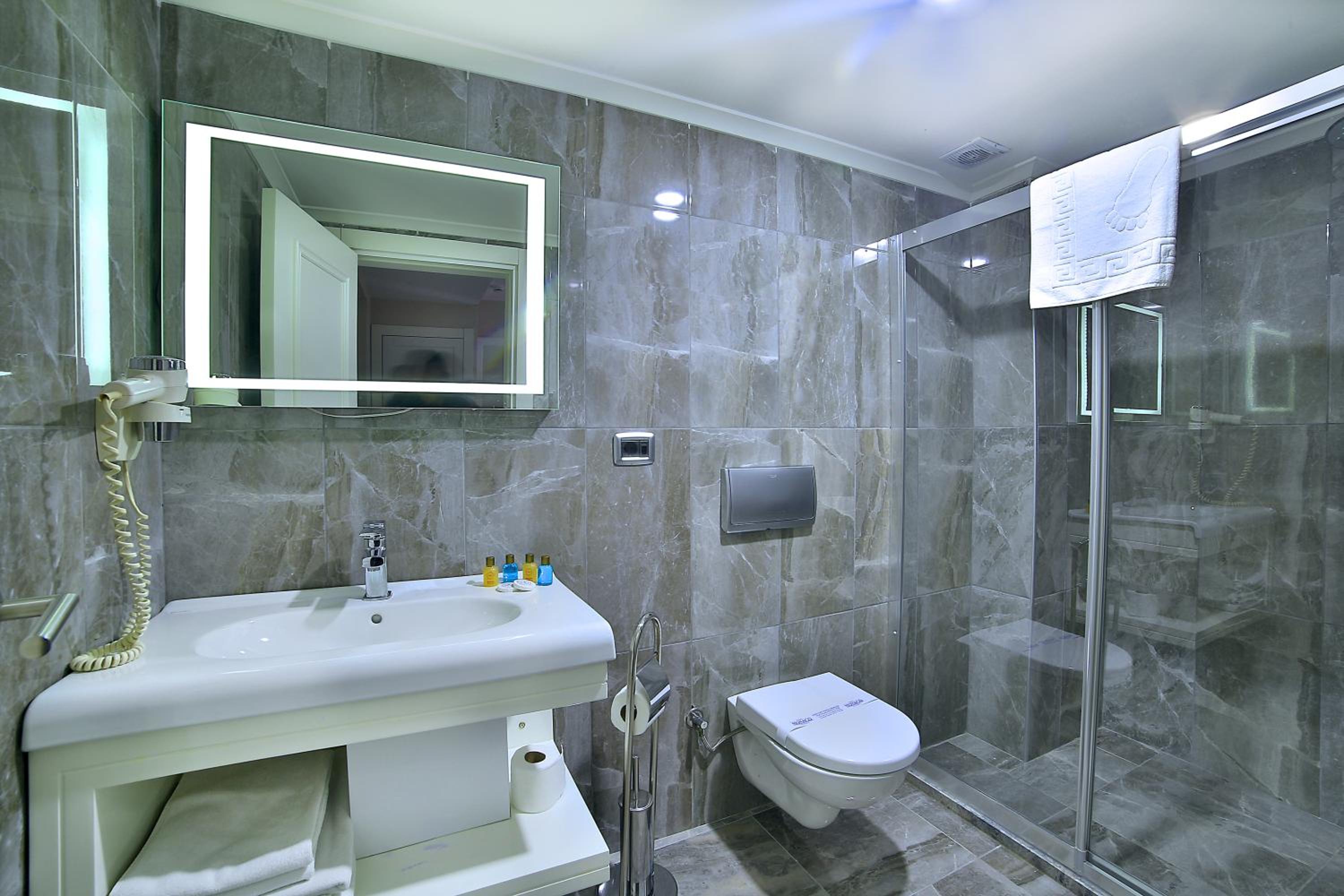 Monaco Otel - Image 12