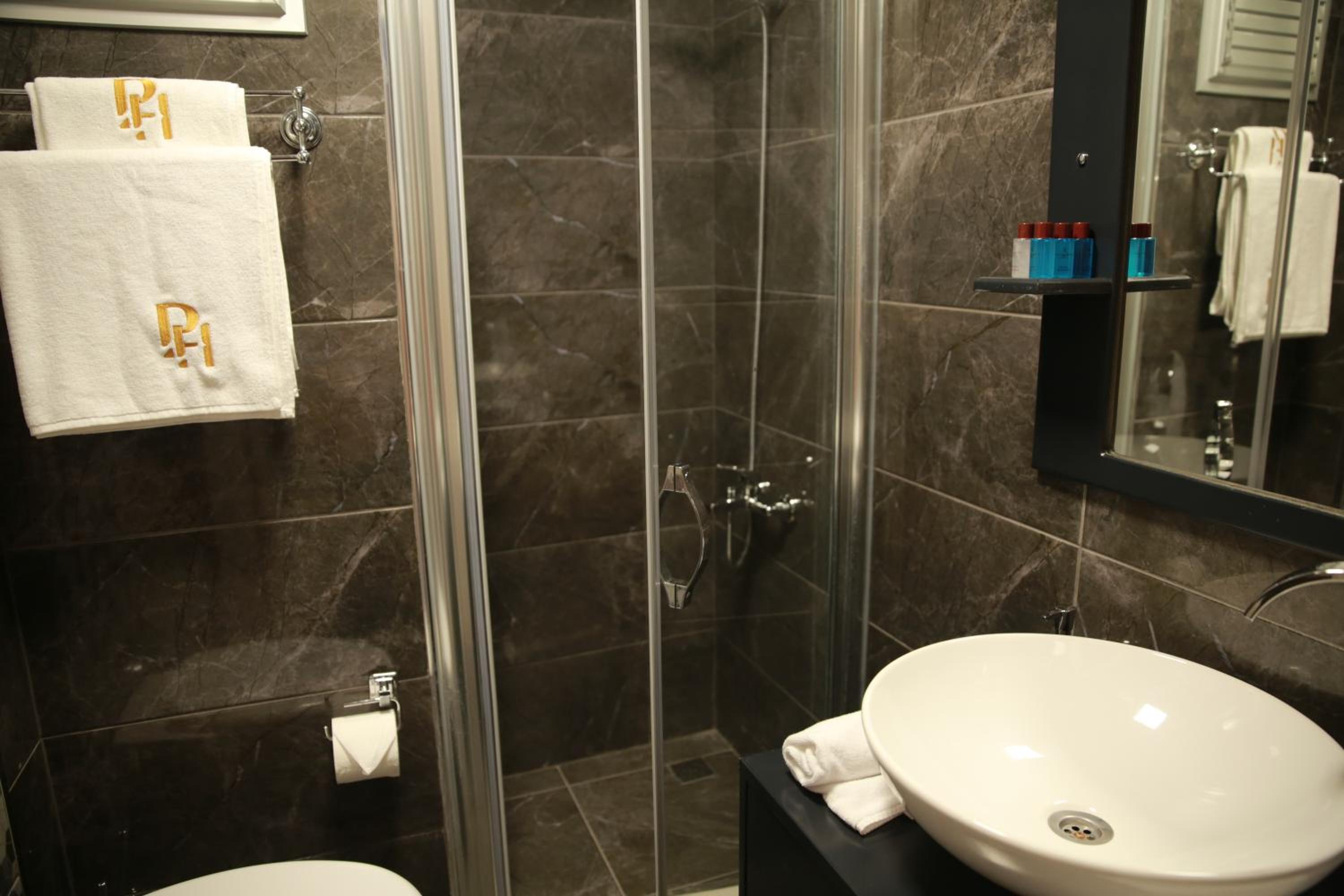 Pelican House Hotel - Image 19