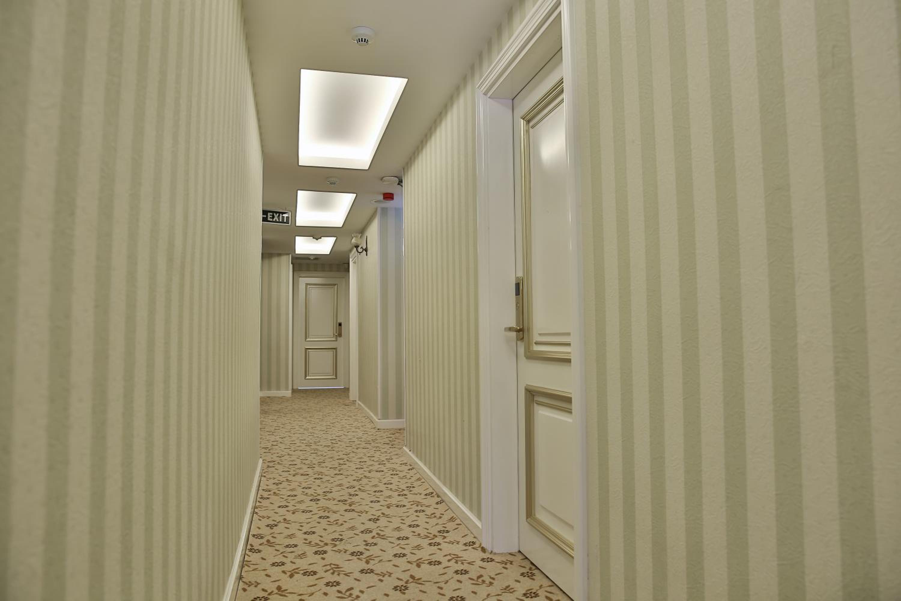 Hotel Queens Land - Image 19