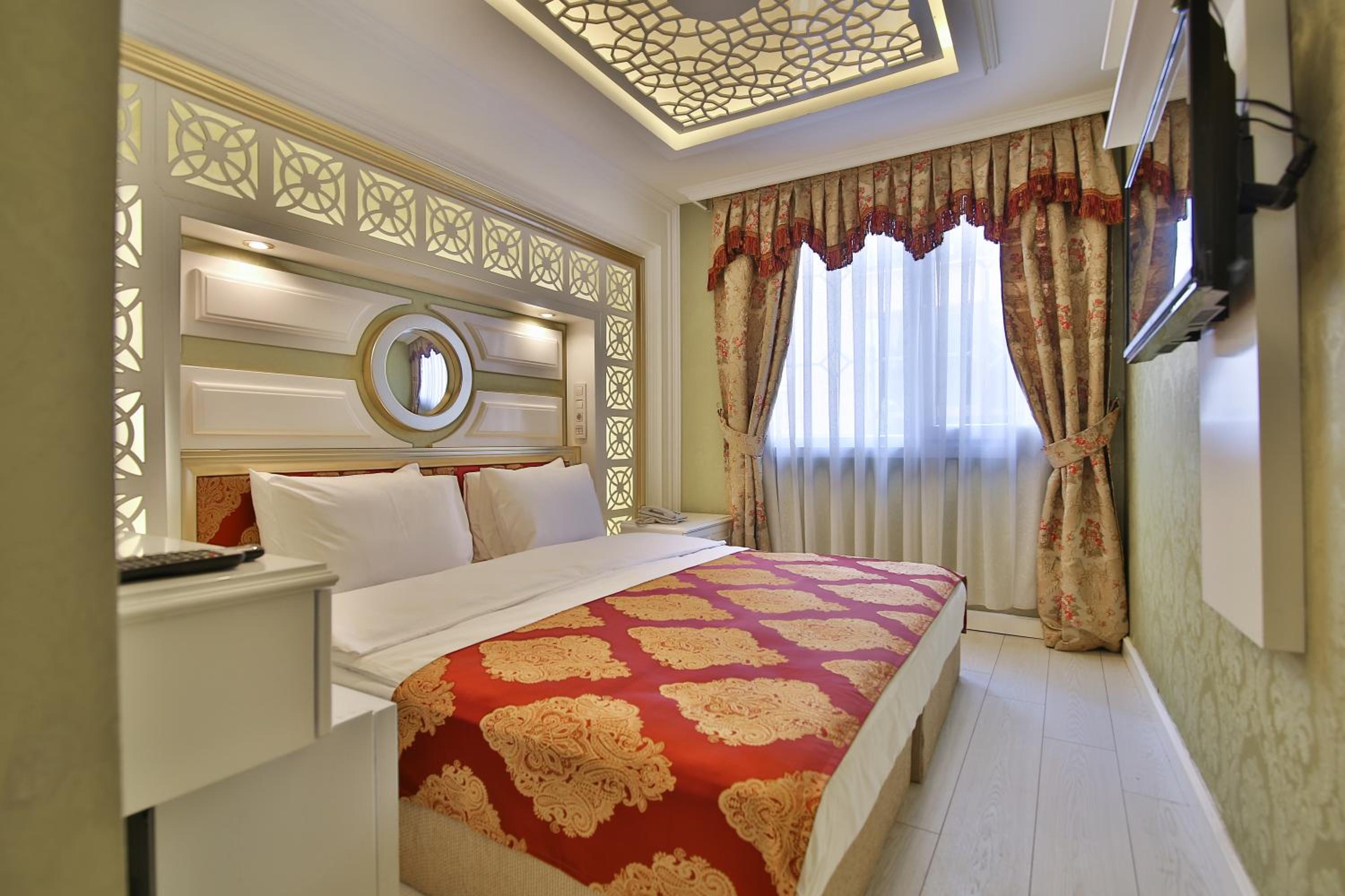Hotel Queens Land - Image 6