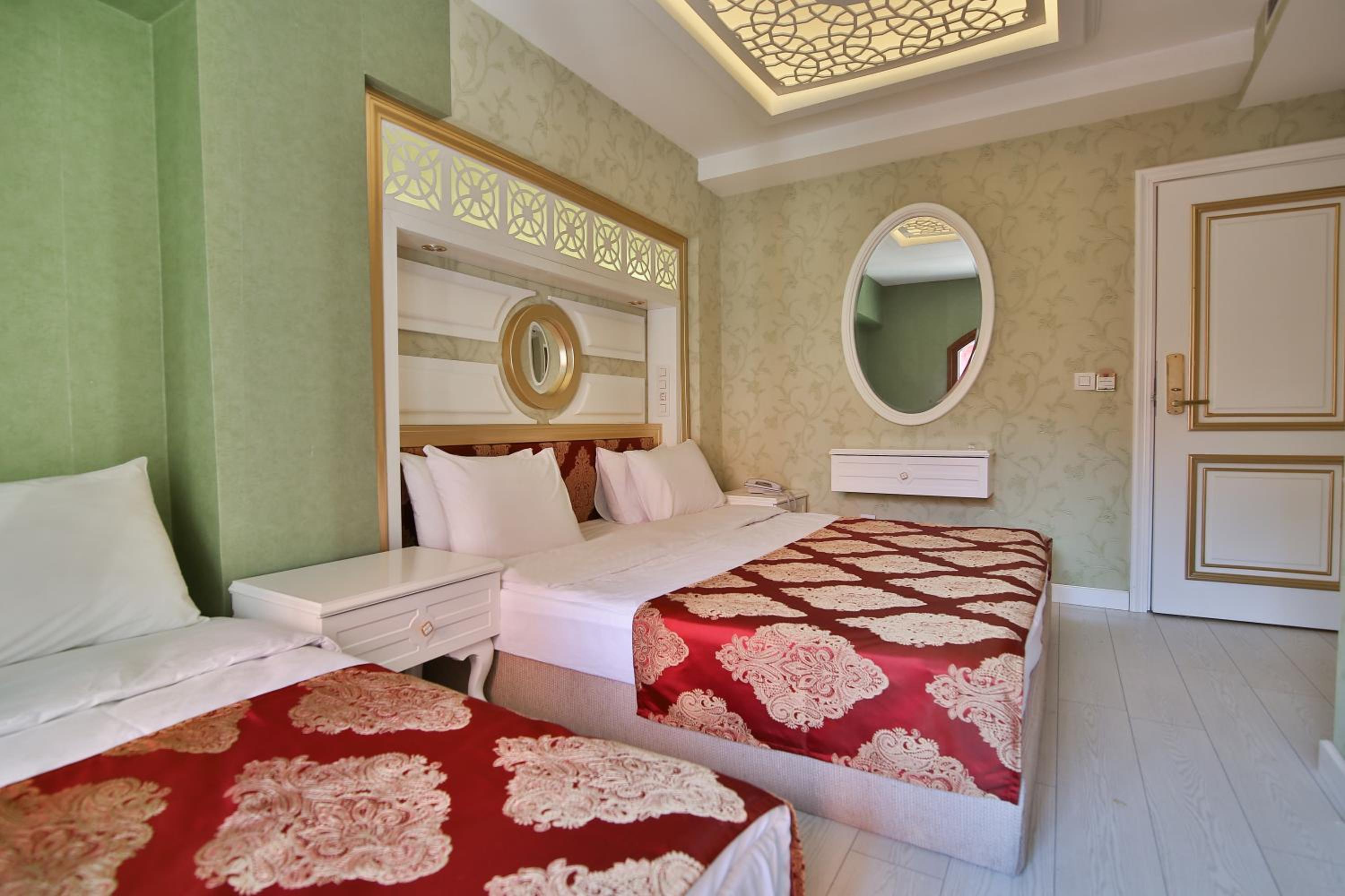 Hotel Queens Land - Image 7