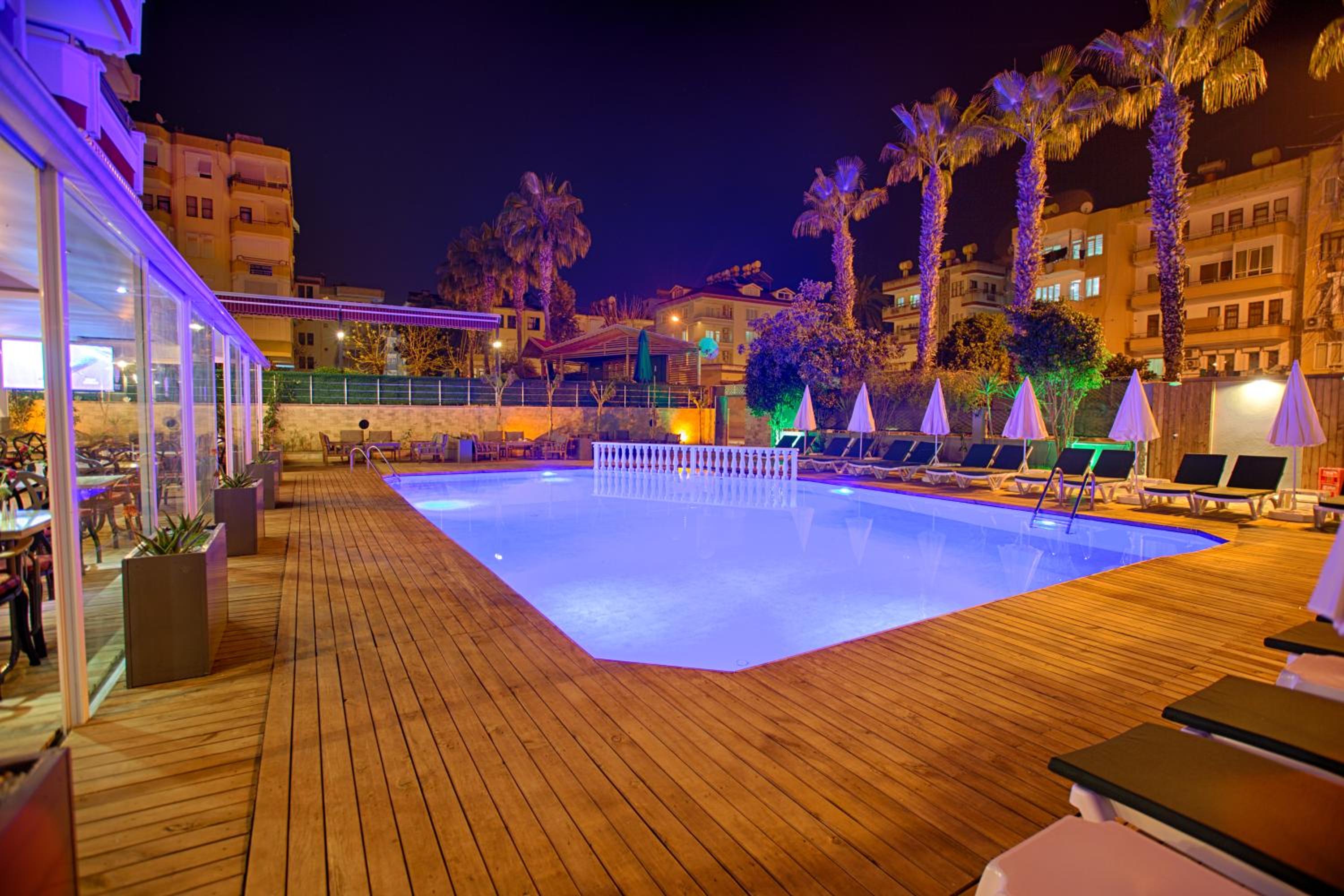 HMA Hotel & Suites - Image 9