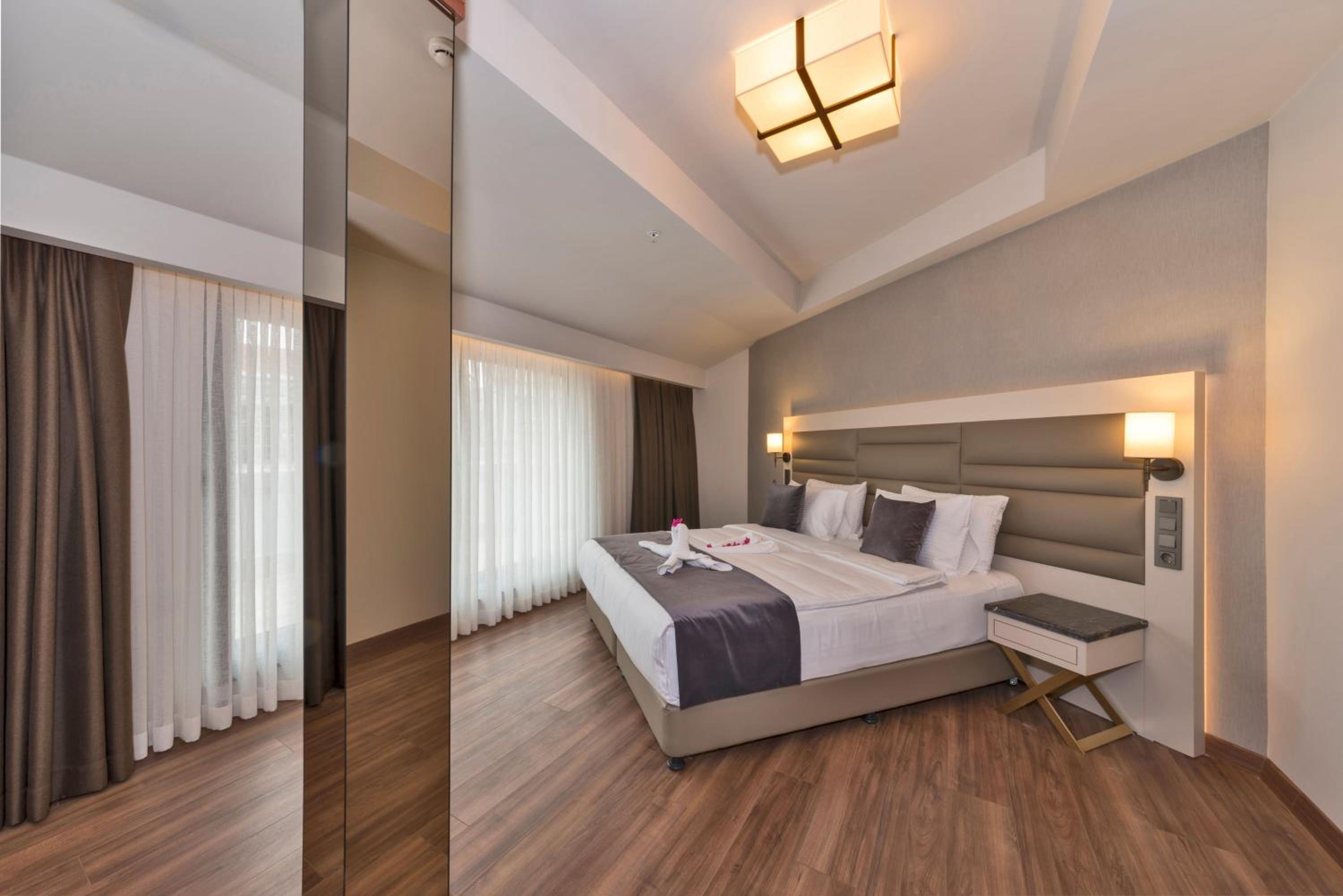 Golden Royal Hotel & SPA - Image 94
