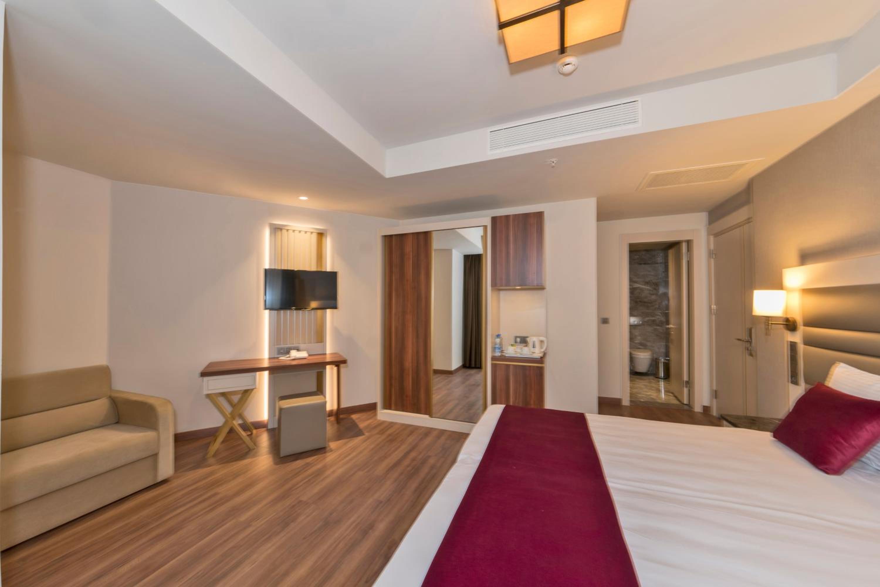 Golden Royal Hotel & SPA - Image 90