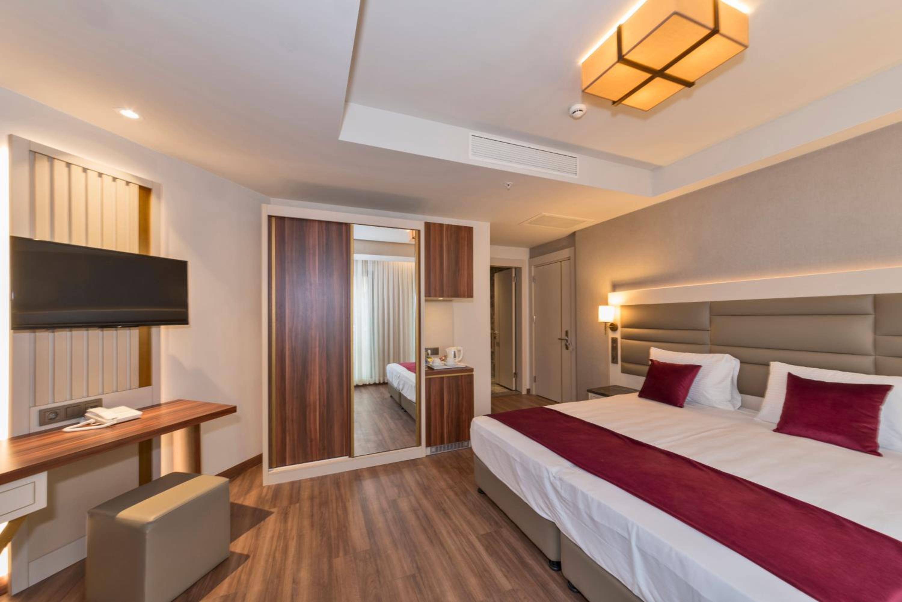 Golden Royal Hotel & SPA - Image 51