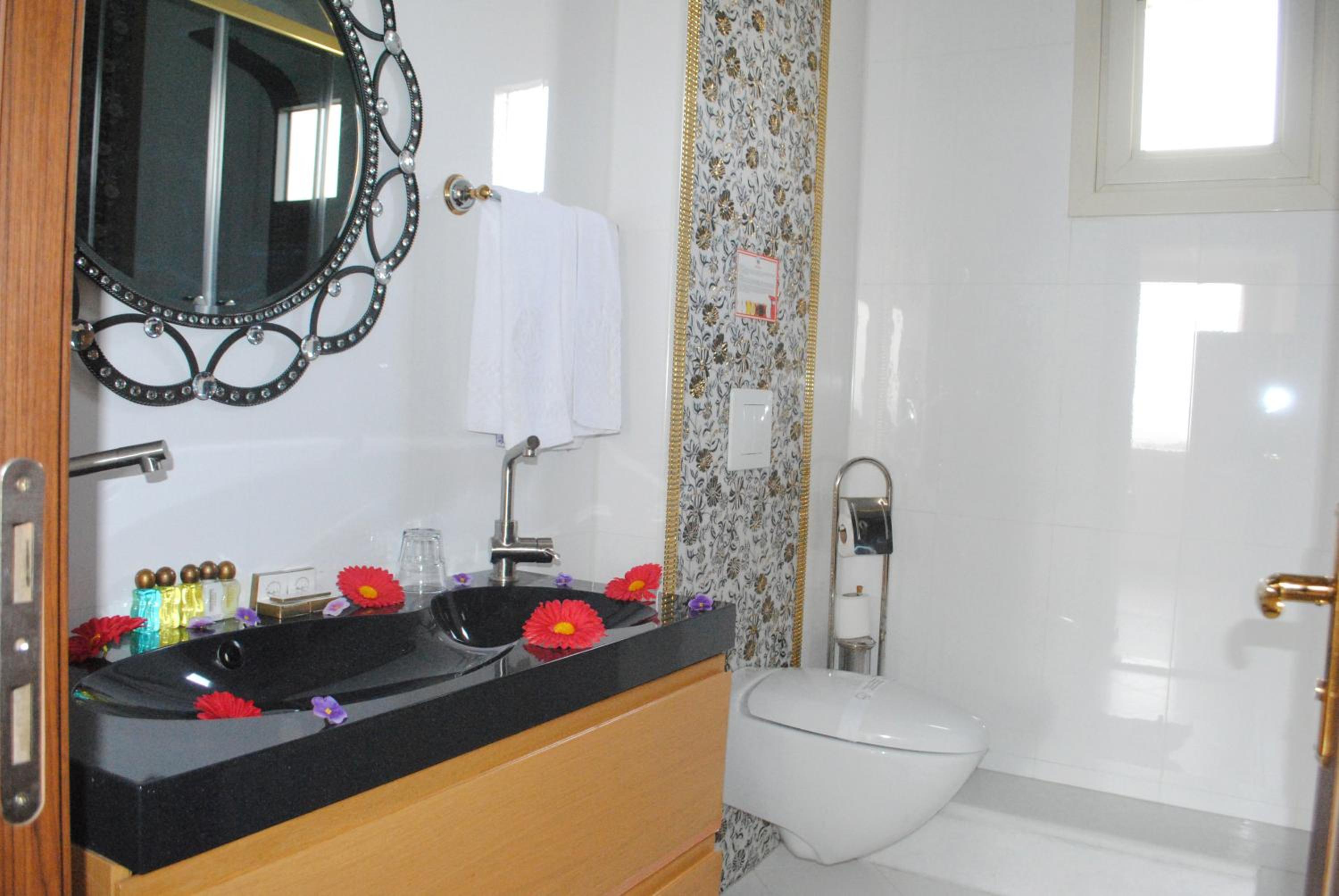 Marmaray Hotel - Image 40