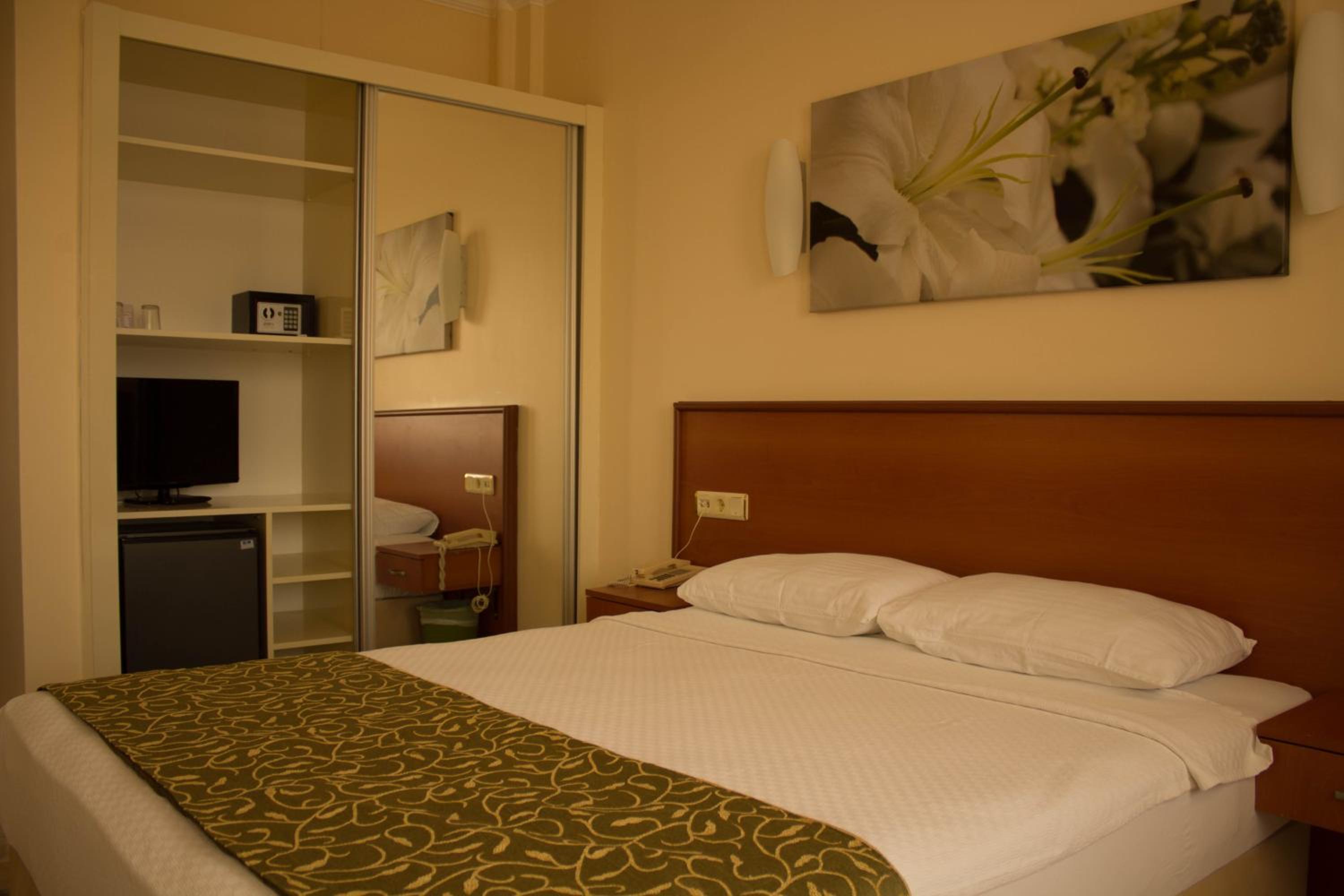 Lord Hotel - Image 6