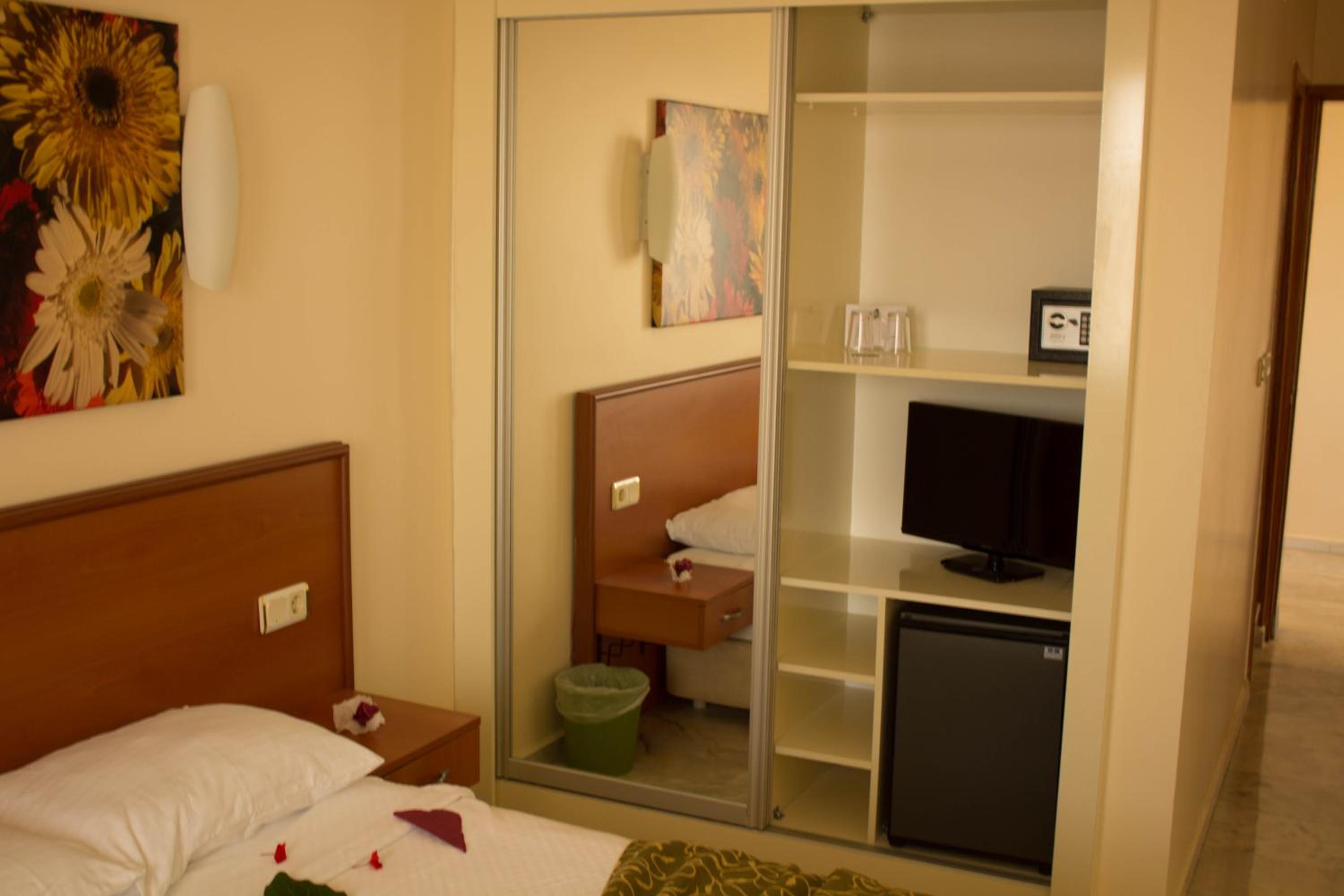Lord Hotel - Image 5