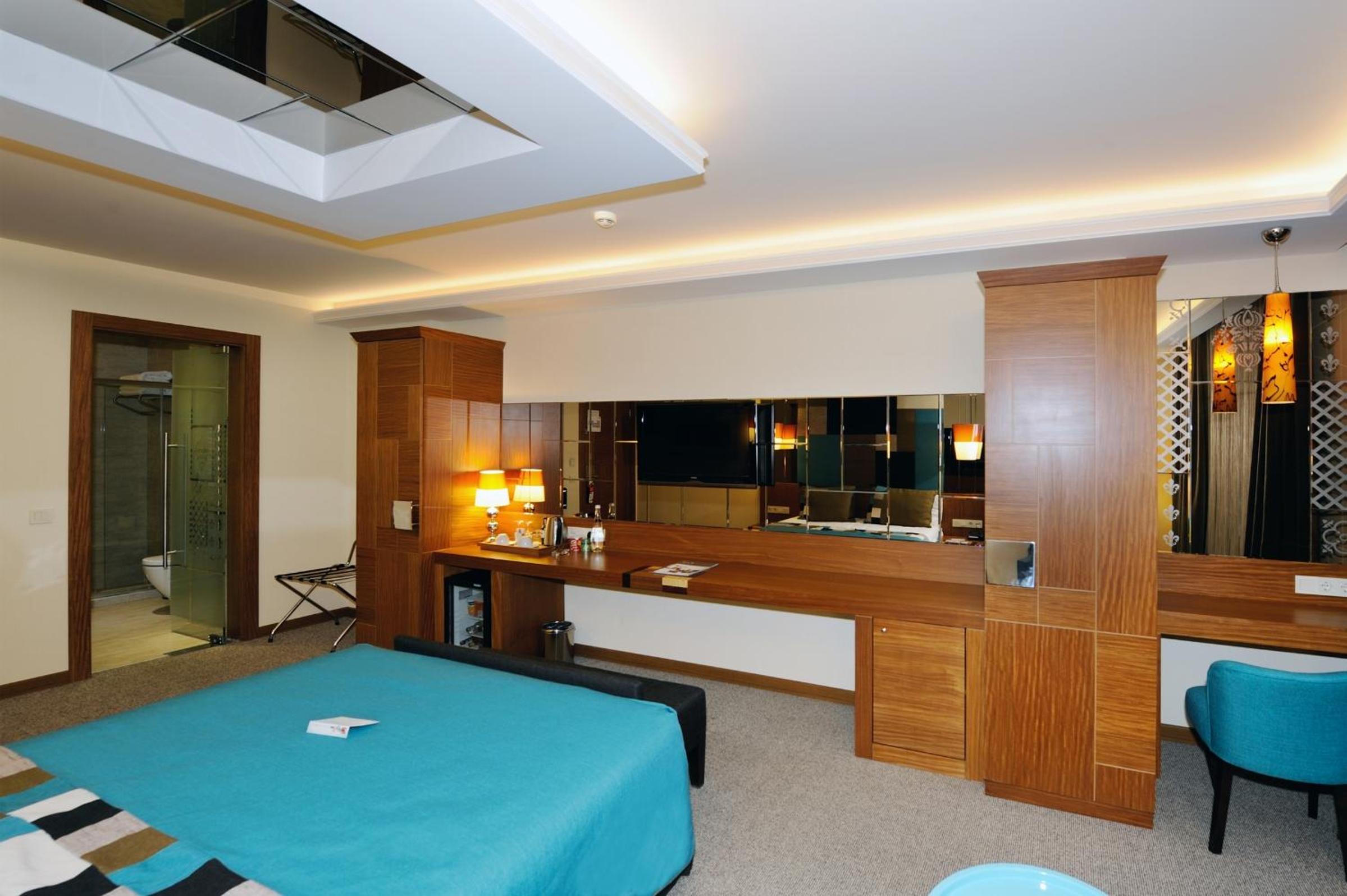 Collage Pera Hotel - Image 59