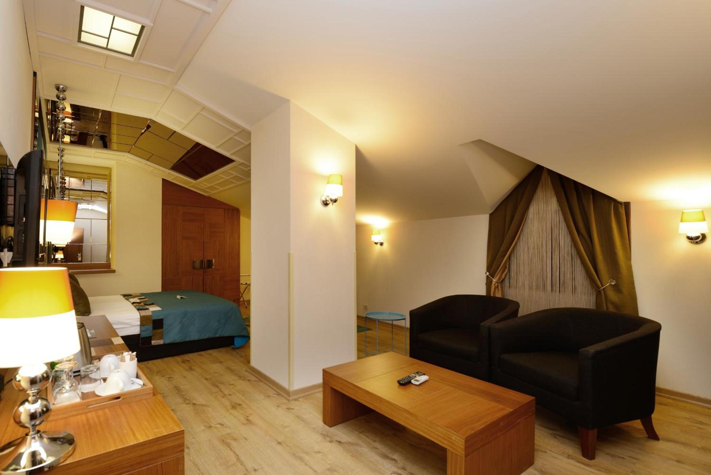 Collage Pera Hotel - Image 16