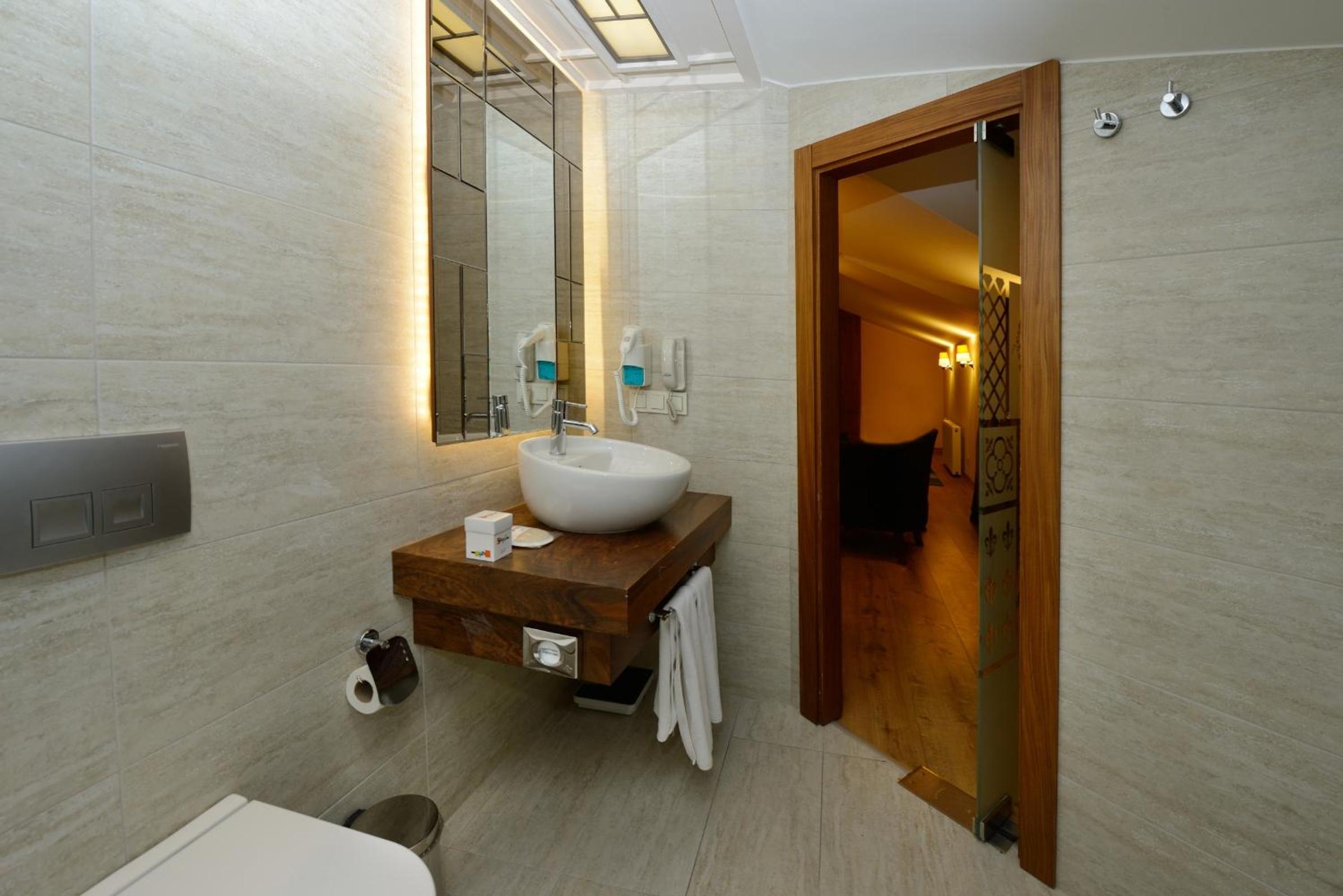 Collage Pera Hotel - Image 63