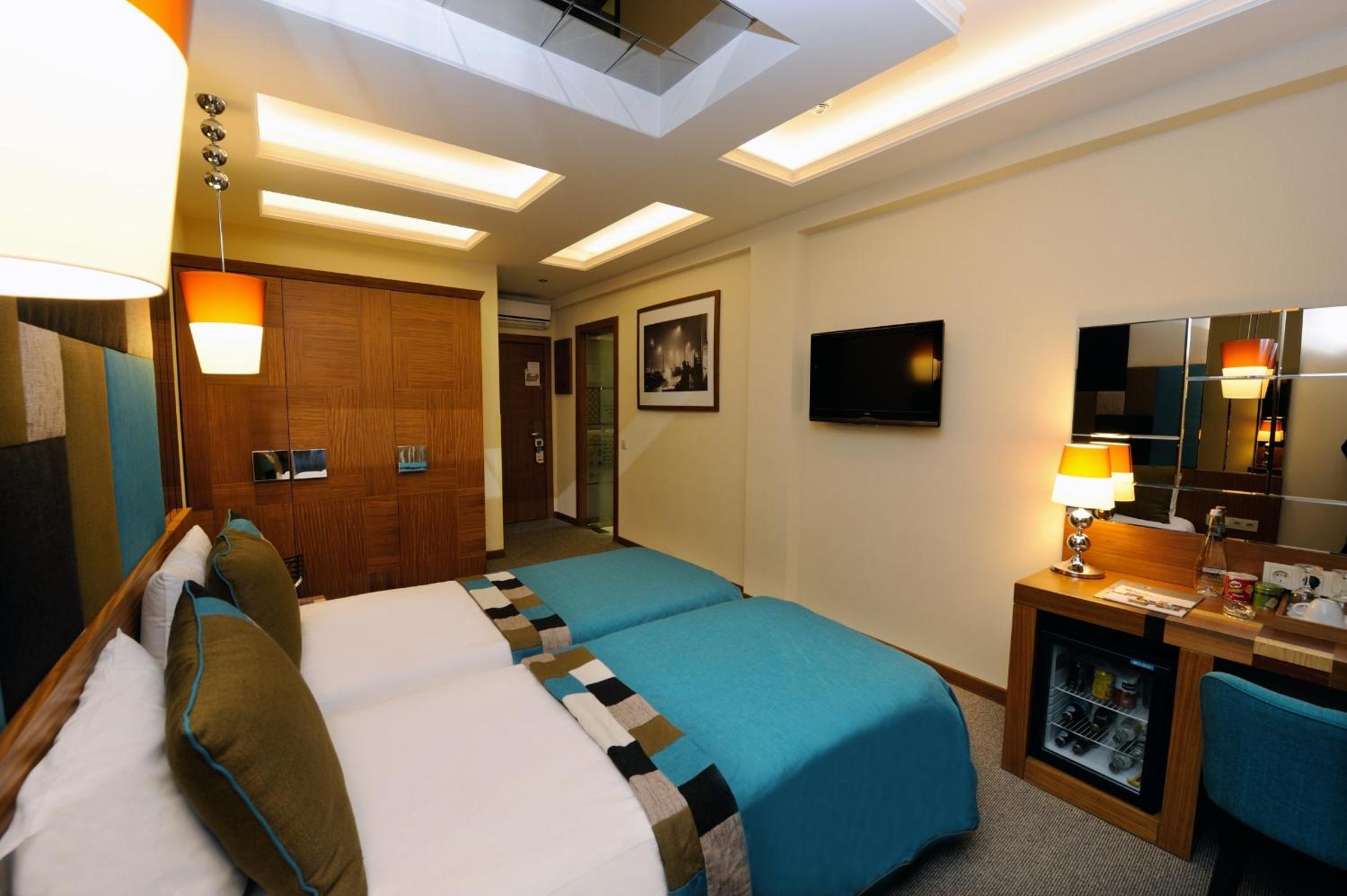 Collage Pera Hotel - Image 105