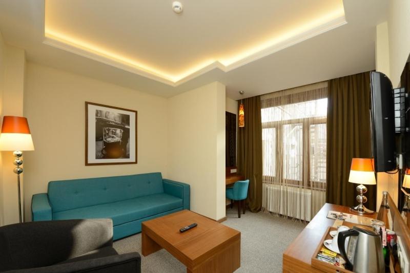 Collage Pera Hotel - Image 86