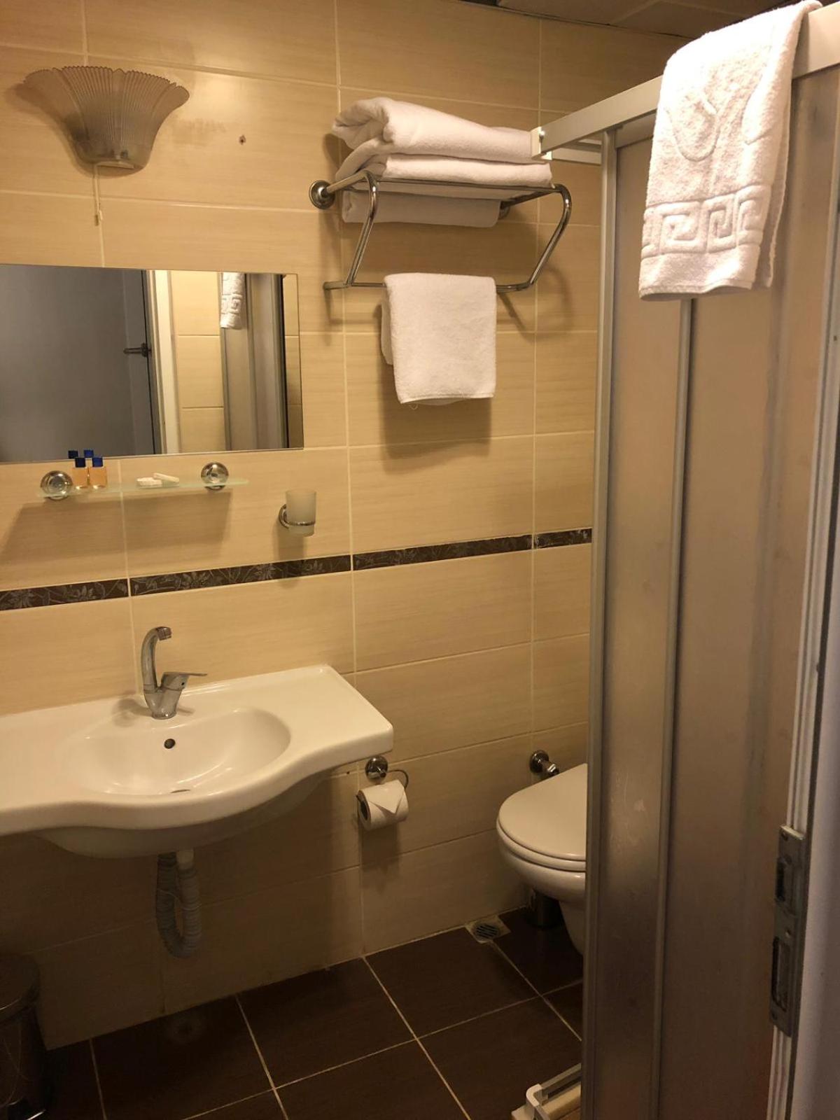 Istanbul Holiday Hotel - Image 18