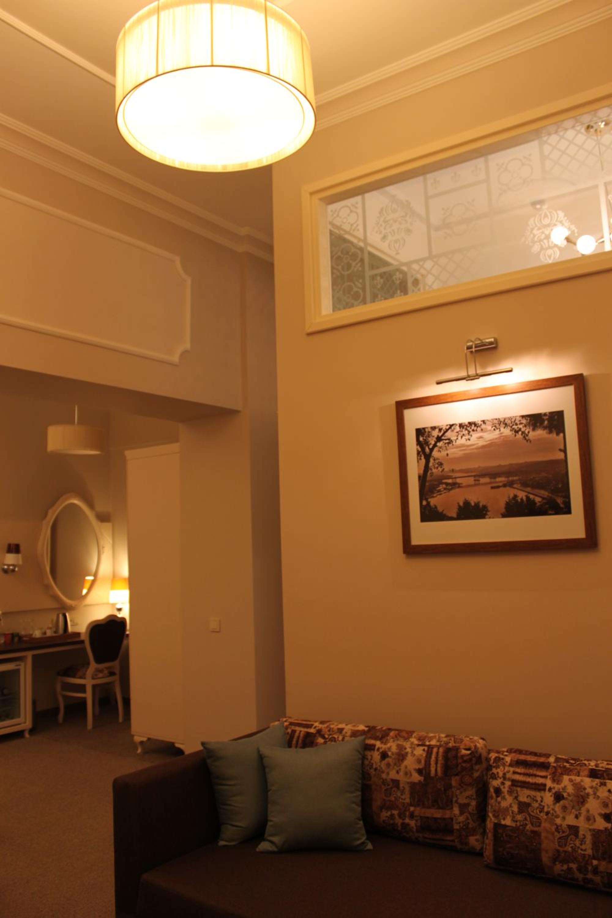 Collage Pera Hotel - Image 12