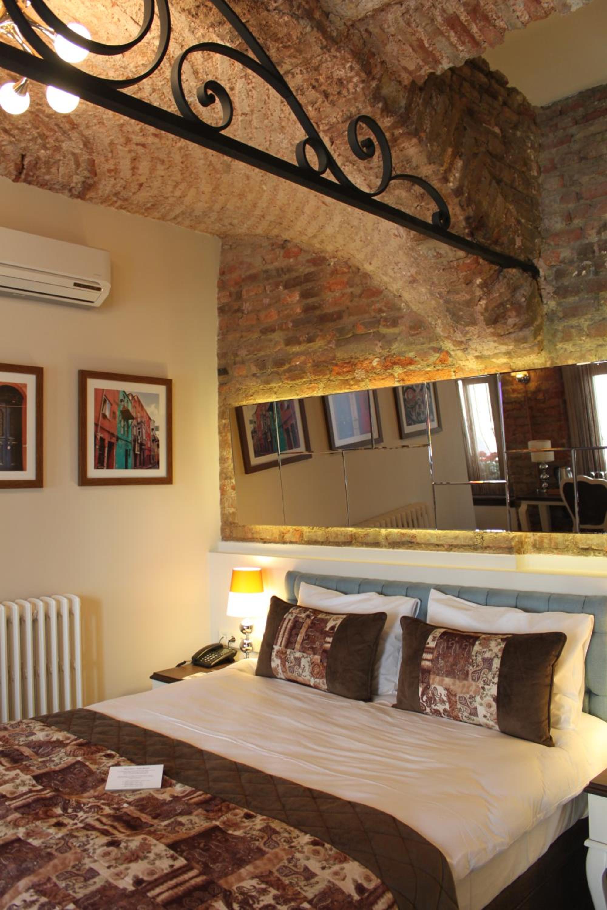Collage Pera Hotel - Image 74