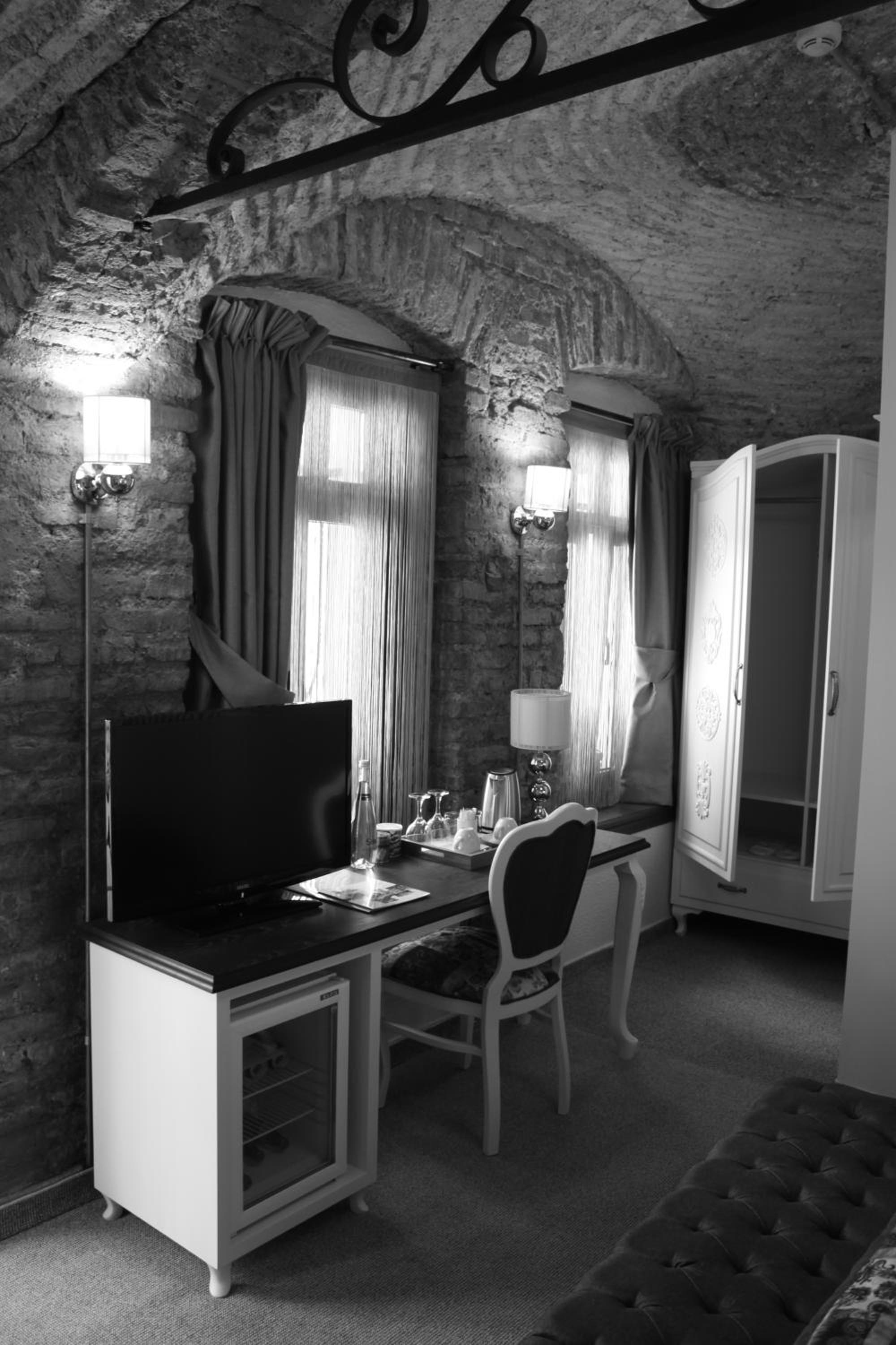 Collage Pera Hotel - Image 9