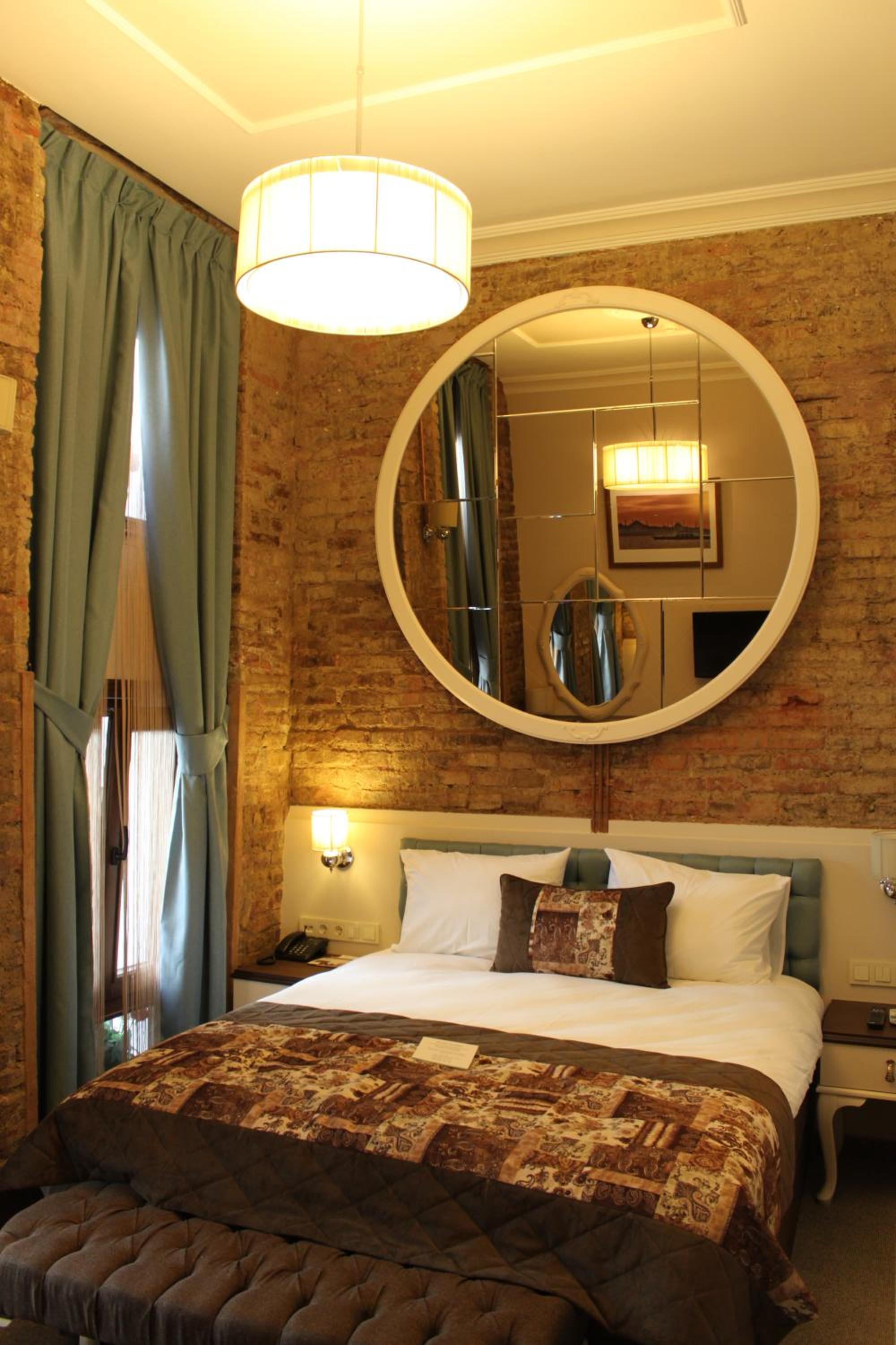 Collage Pera Hotel - Image 14