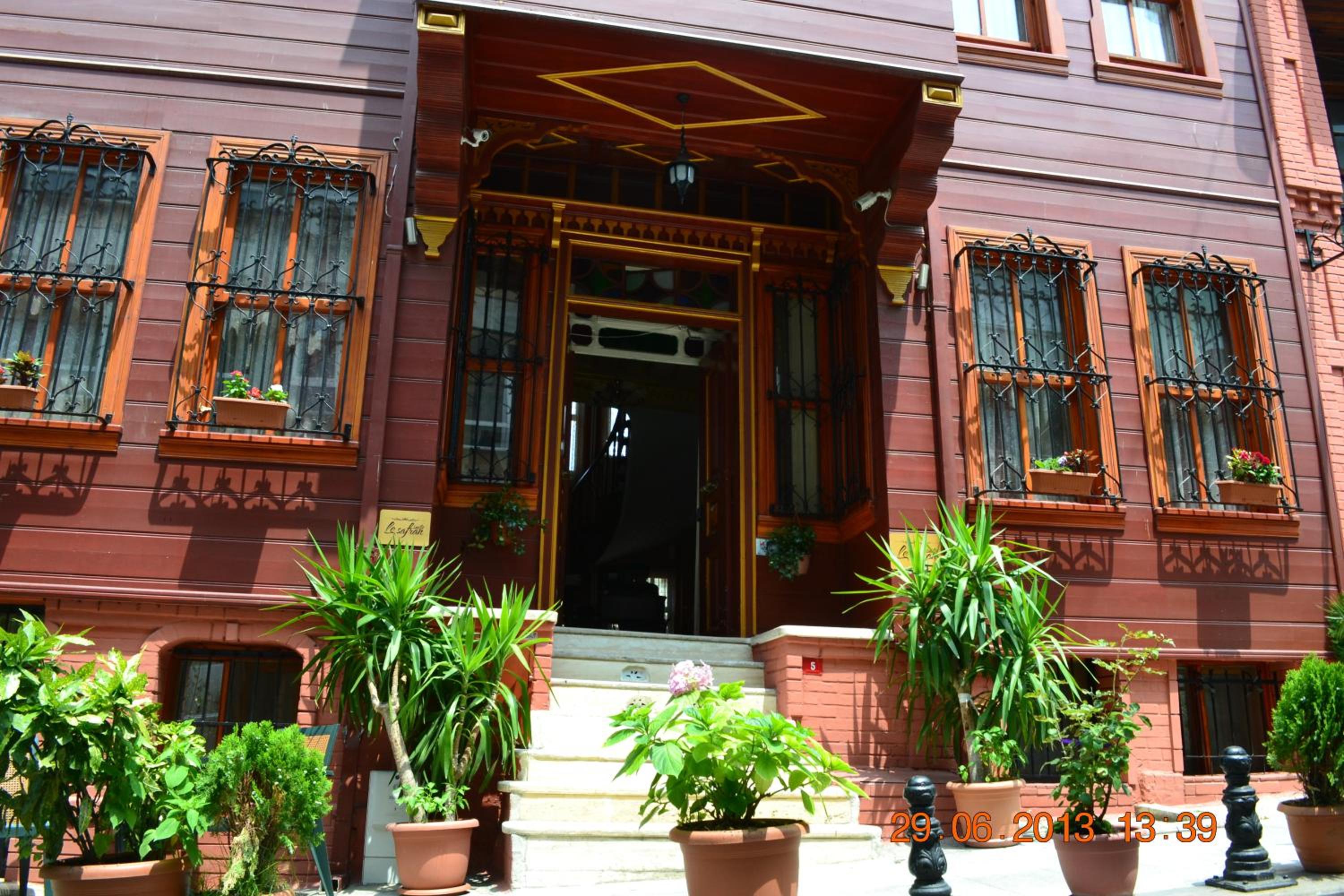 Le Safran Suite Hotel - Image 46