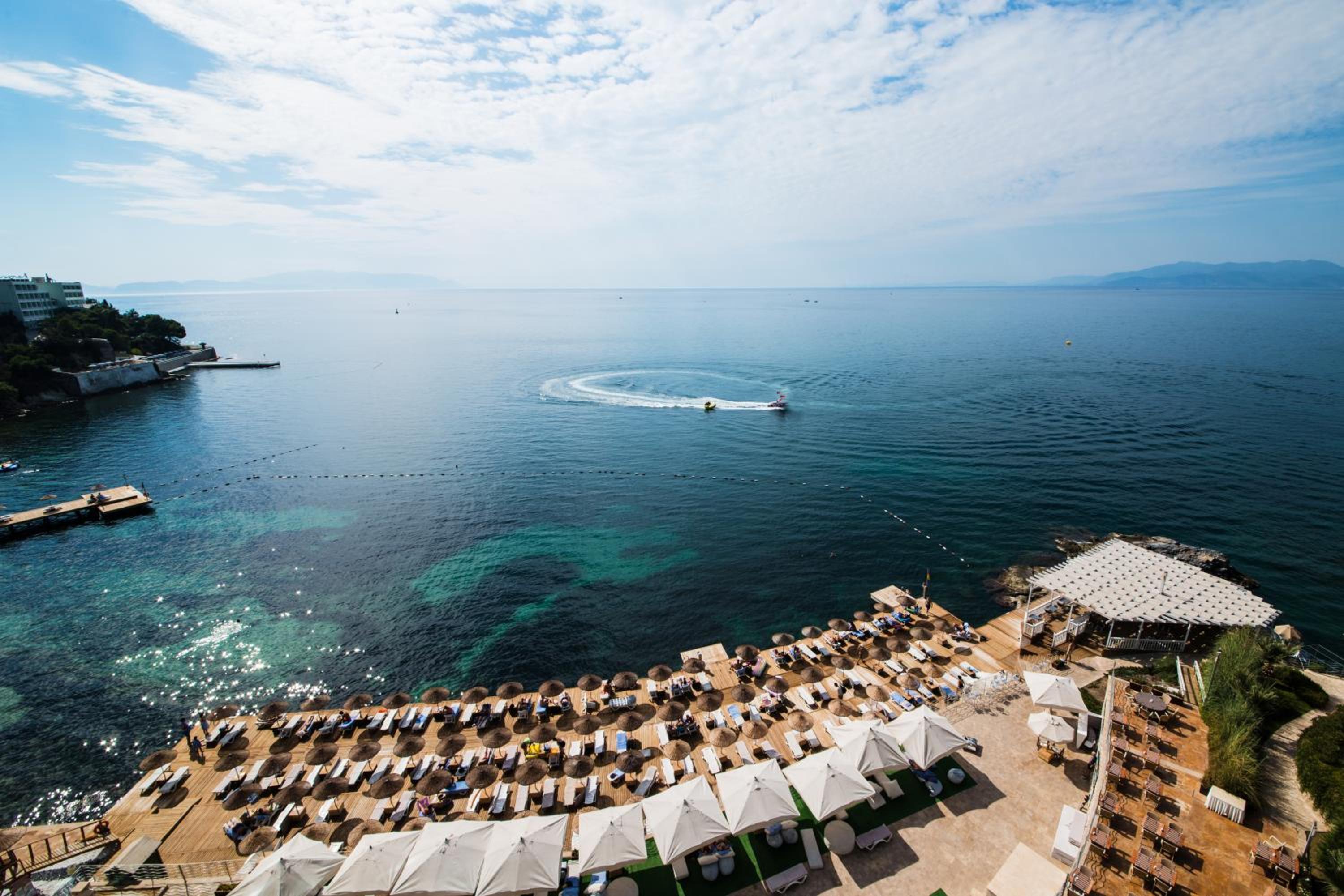 Charisma De Luxe Hotel - Image 29