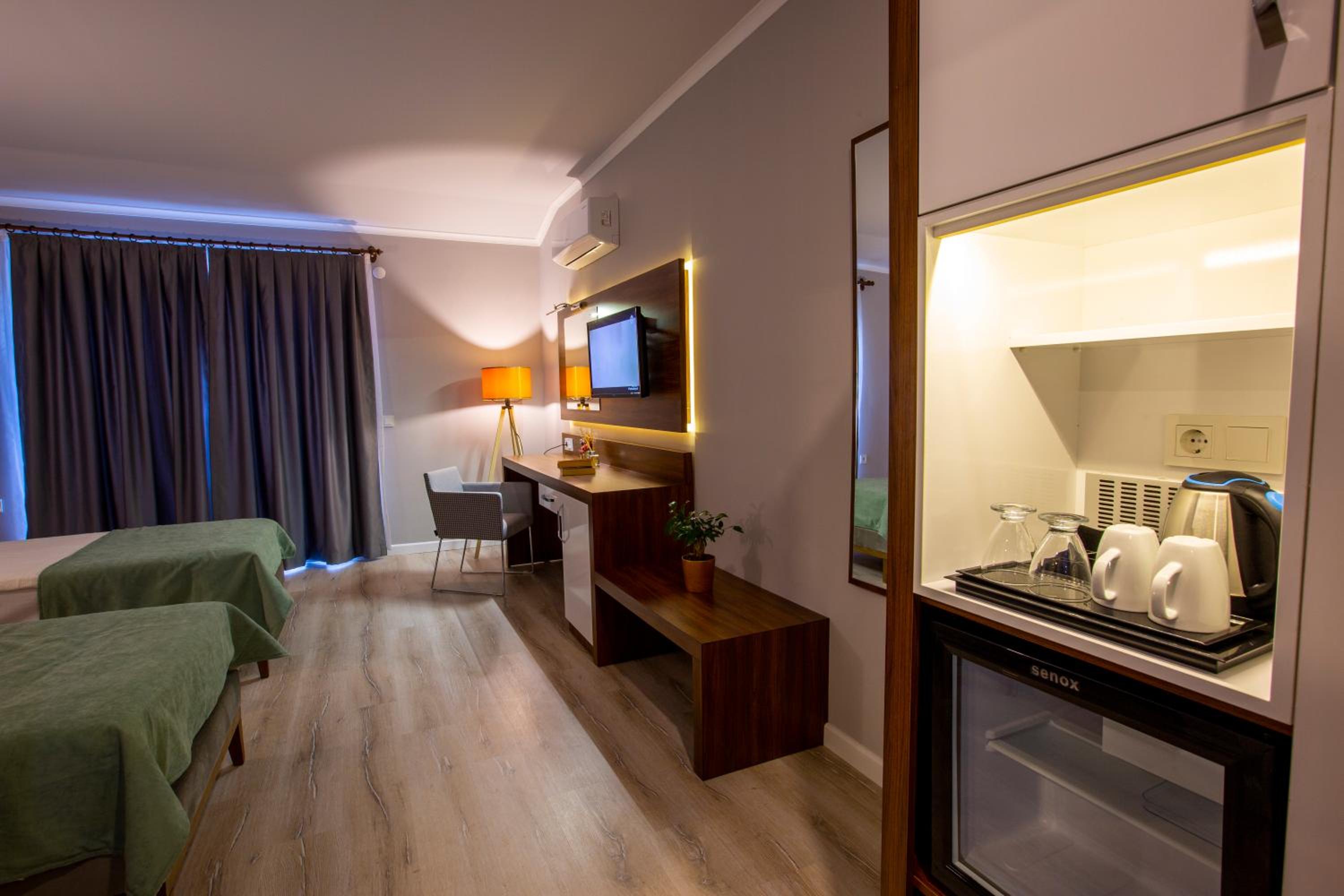 HMA Hotel & Suites - Image 40