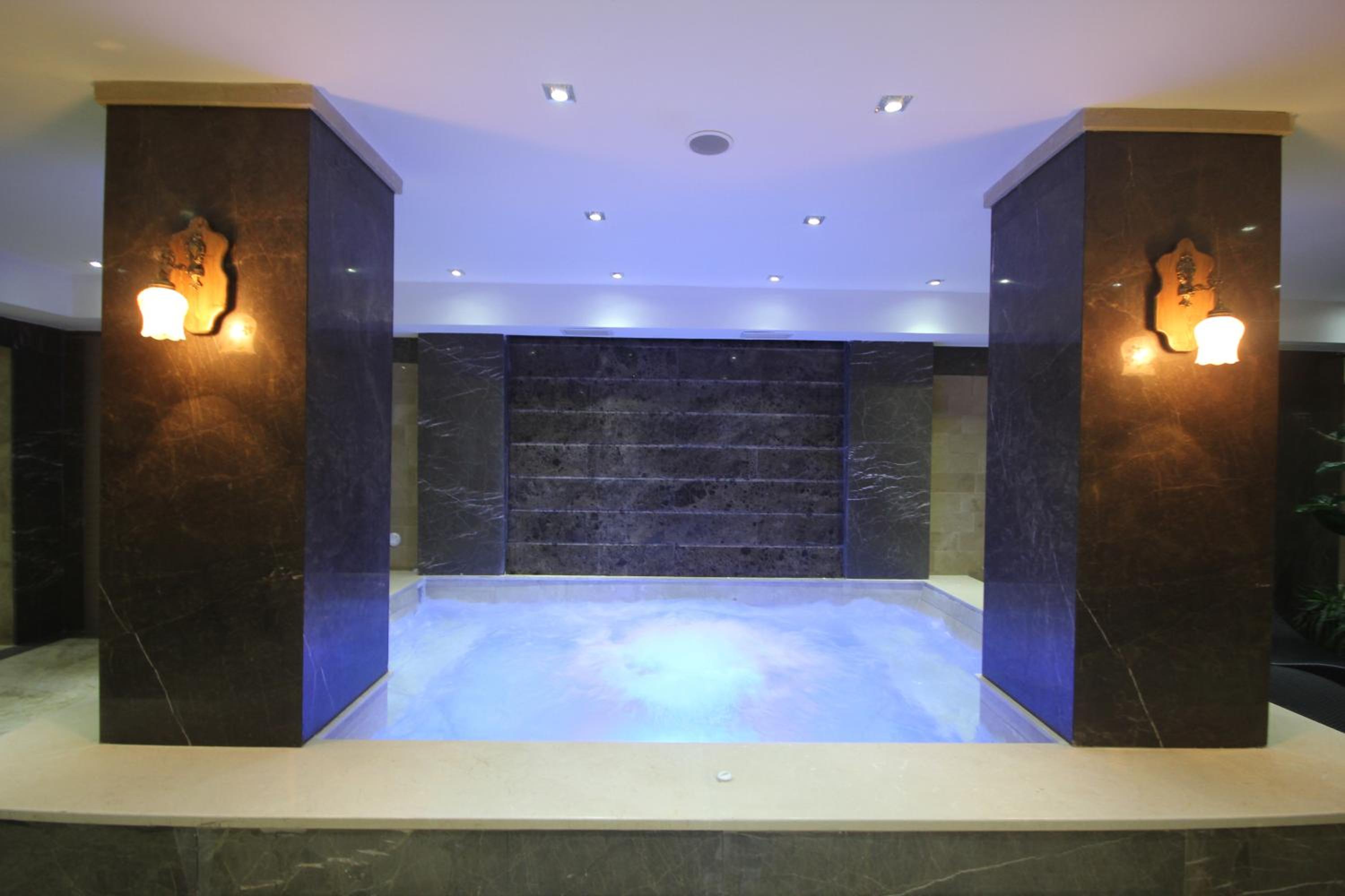 Grand Corner Boutique Hotel - Image 12