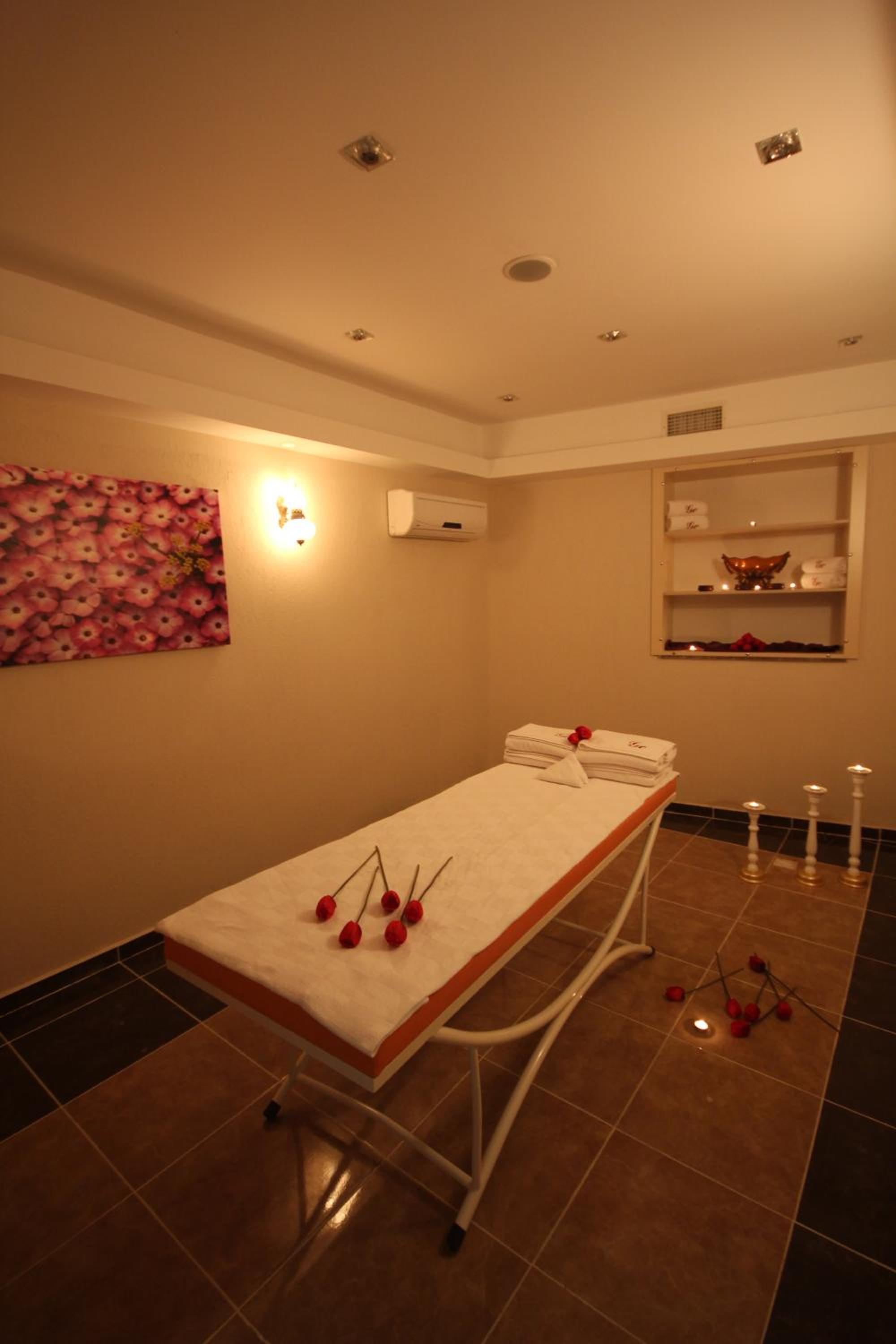 Grand Corner Boutique Hotel - Image 14