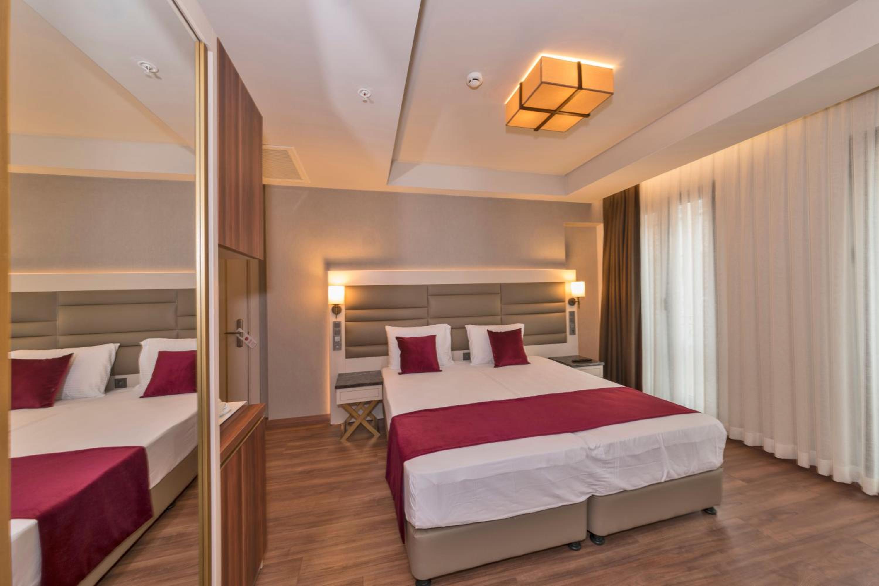Golden Royal Hotel & SPA - Image 40