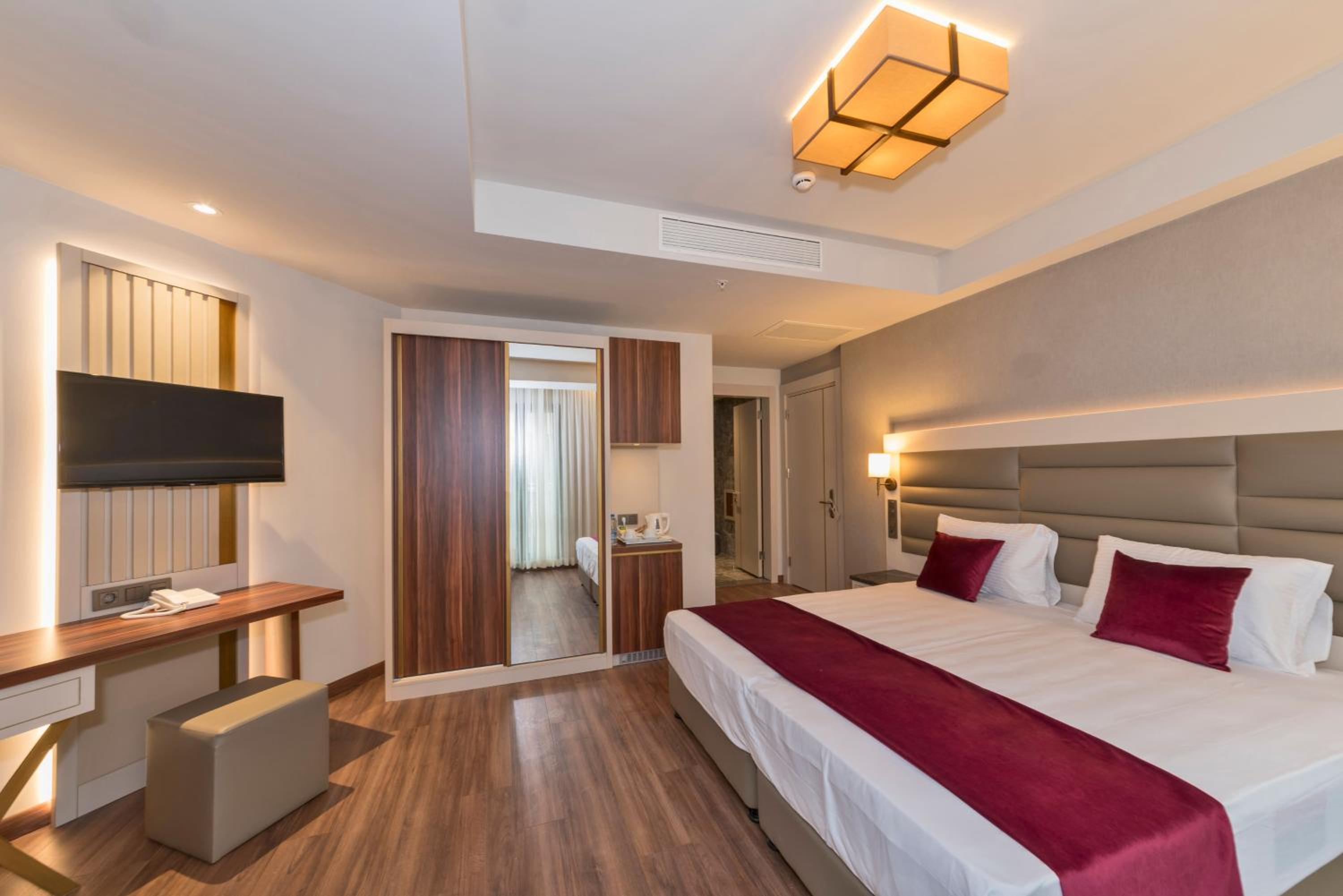 Golden Royal Hotel & SPA - Image 29