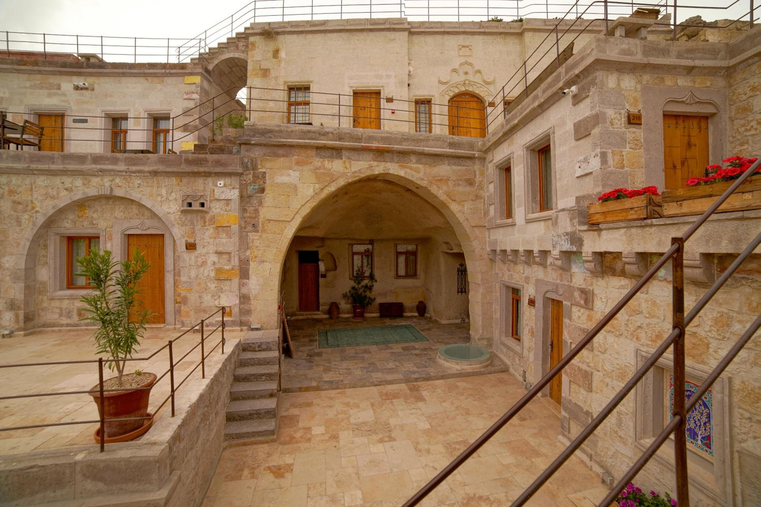 Design Cave Otel - Image 6