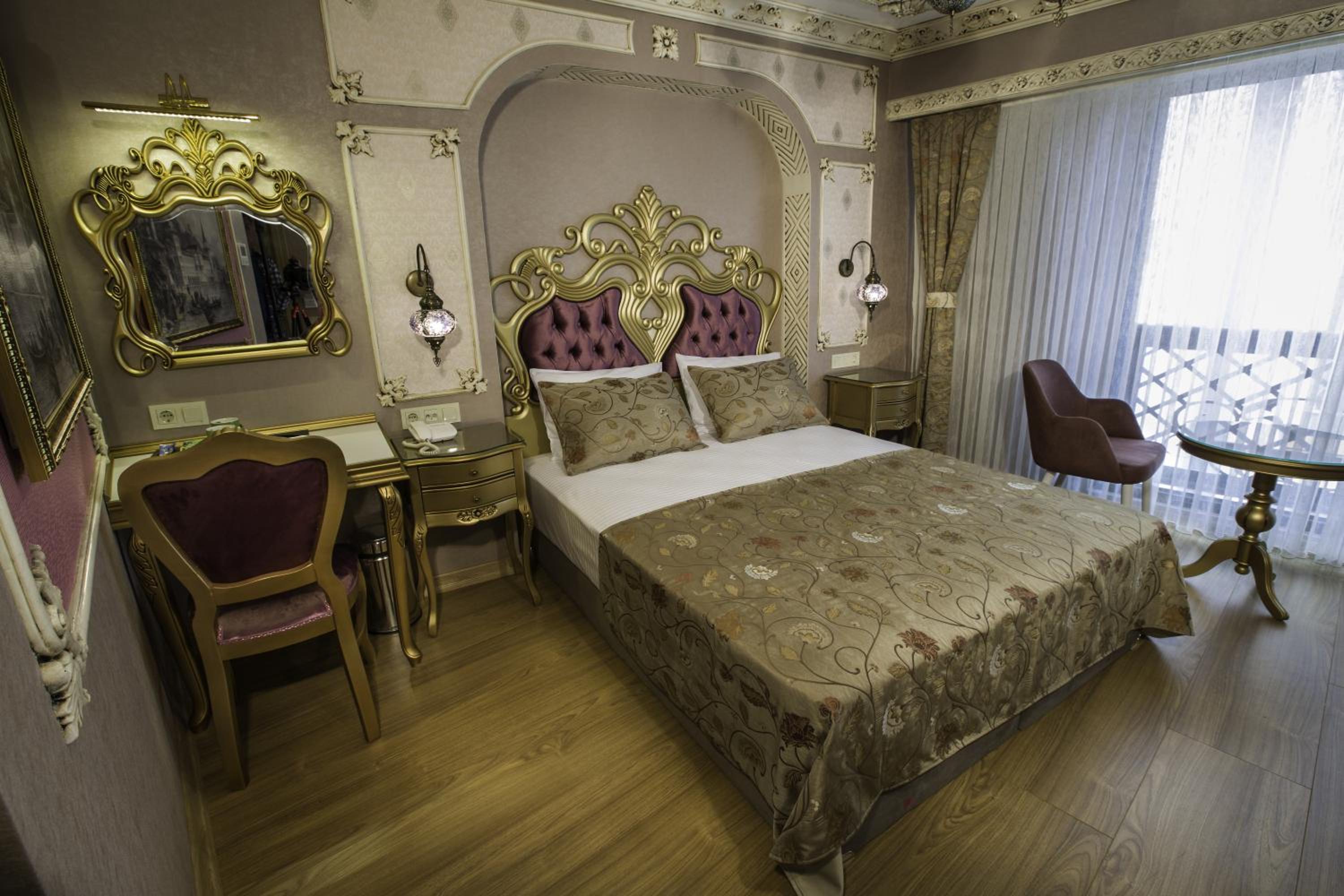 Empire Suite Hotel - Image 23