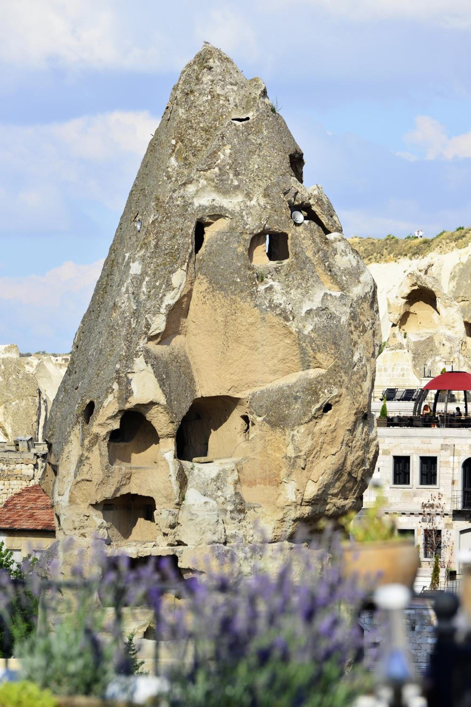 Caftan Cave Suites - Image 100