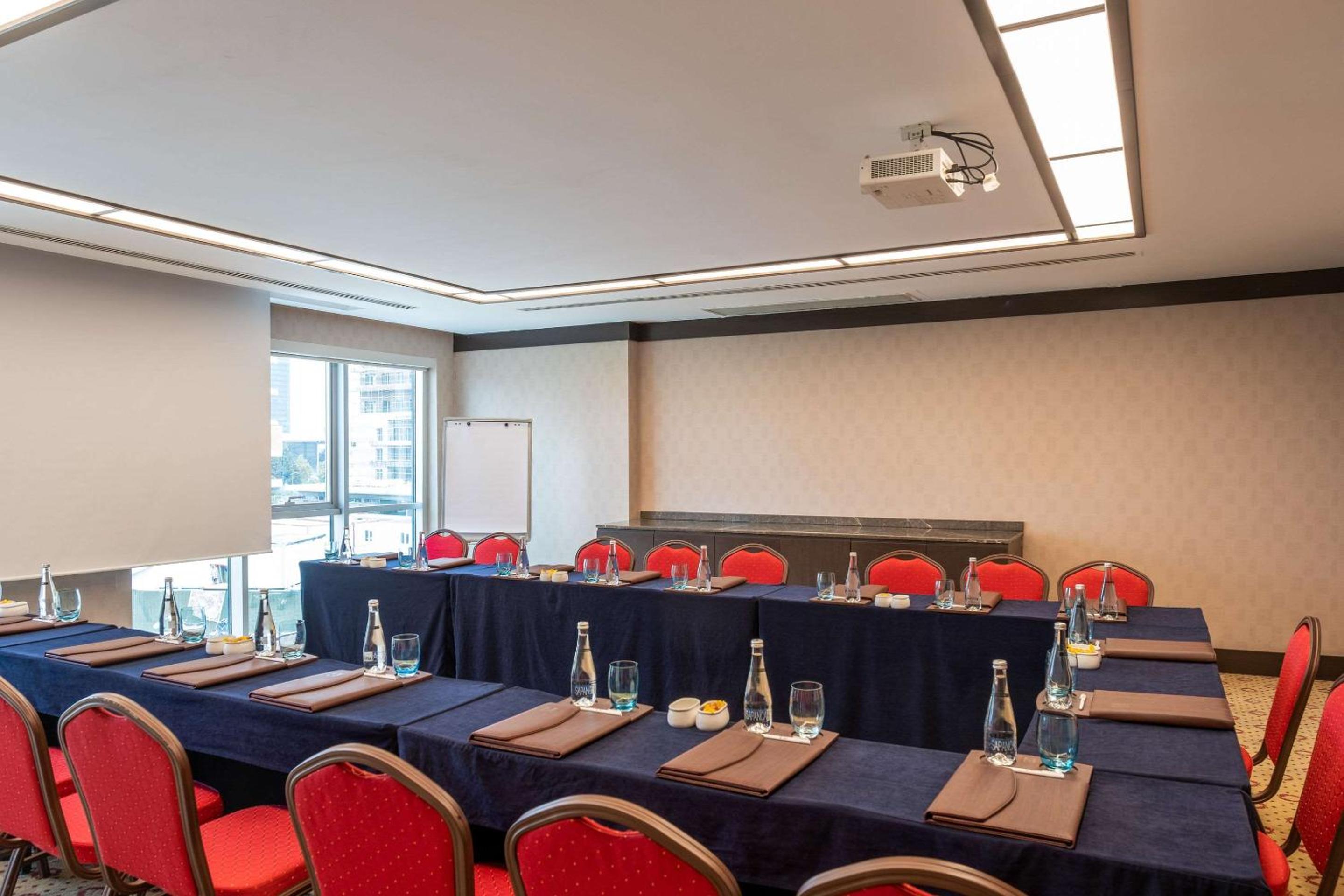 Clarion Otel İstanbul Mahmutbey - Image 37