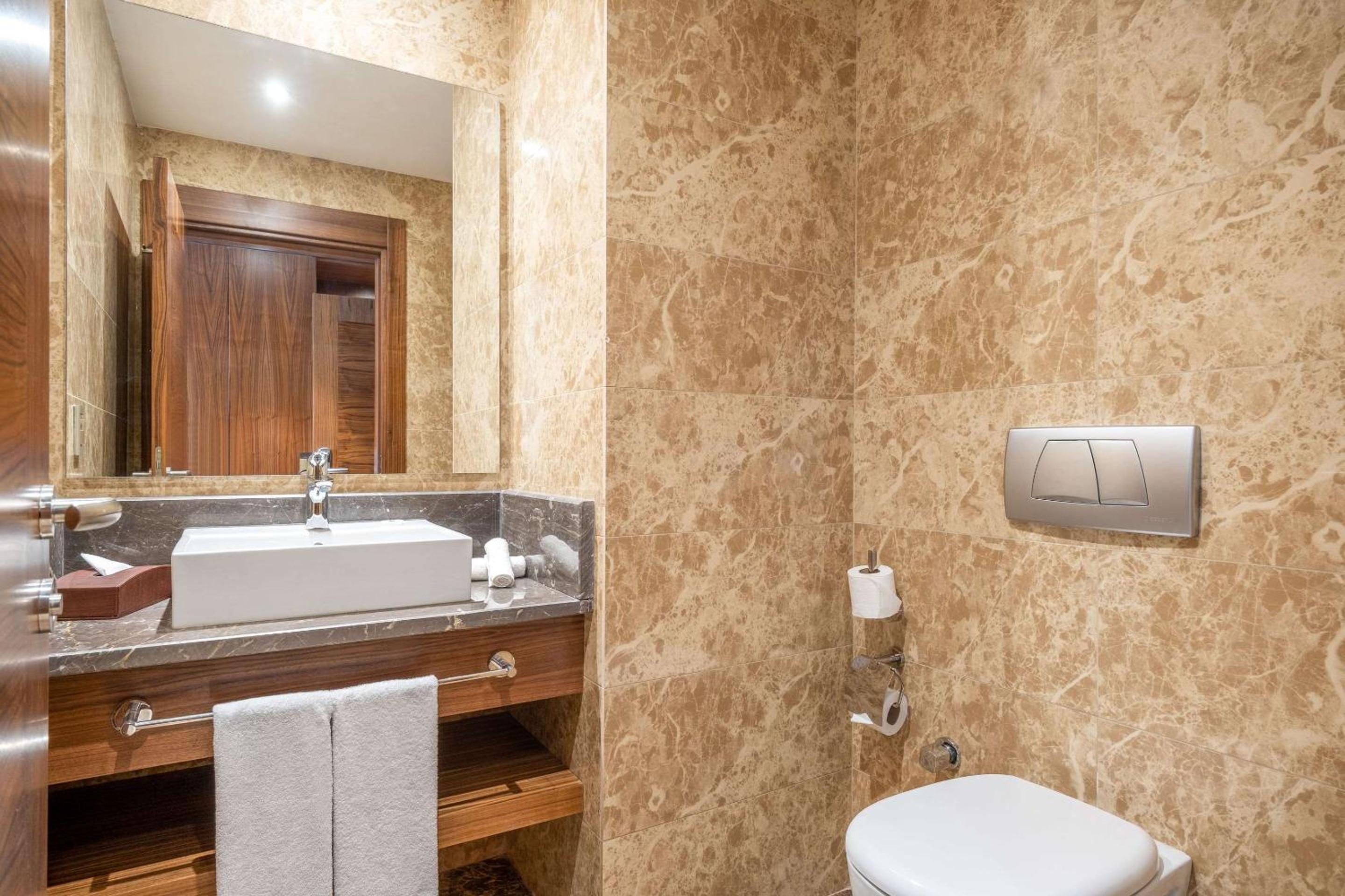 Clarion Otel İstanbul Mahmutbey - Image 30