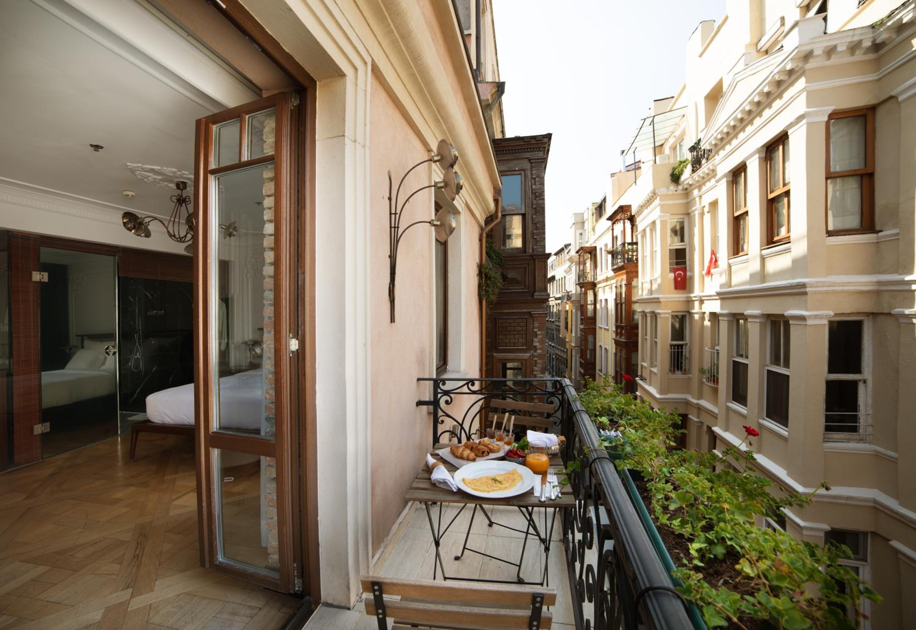 Georges Otel Galata - Image 48