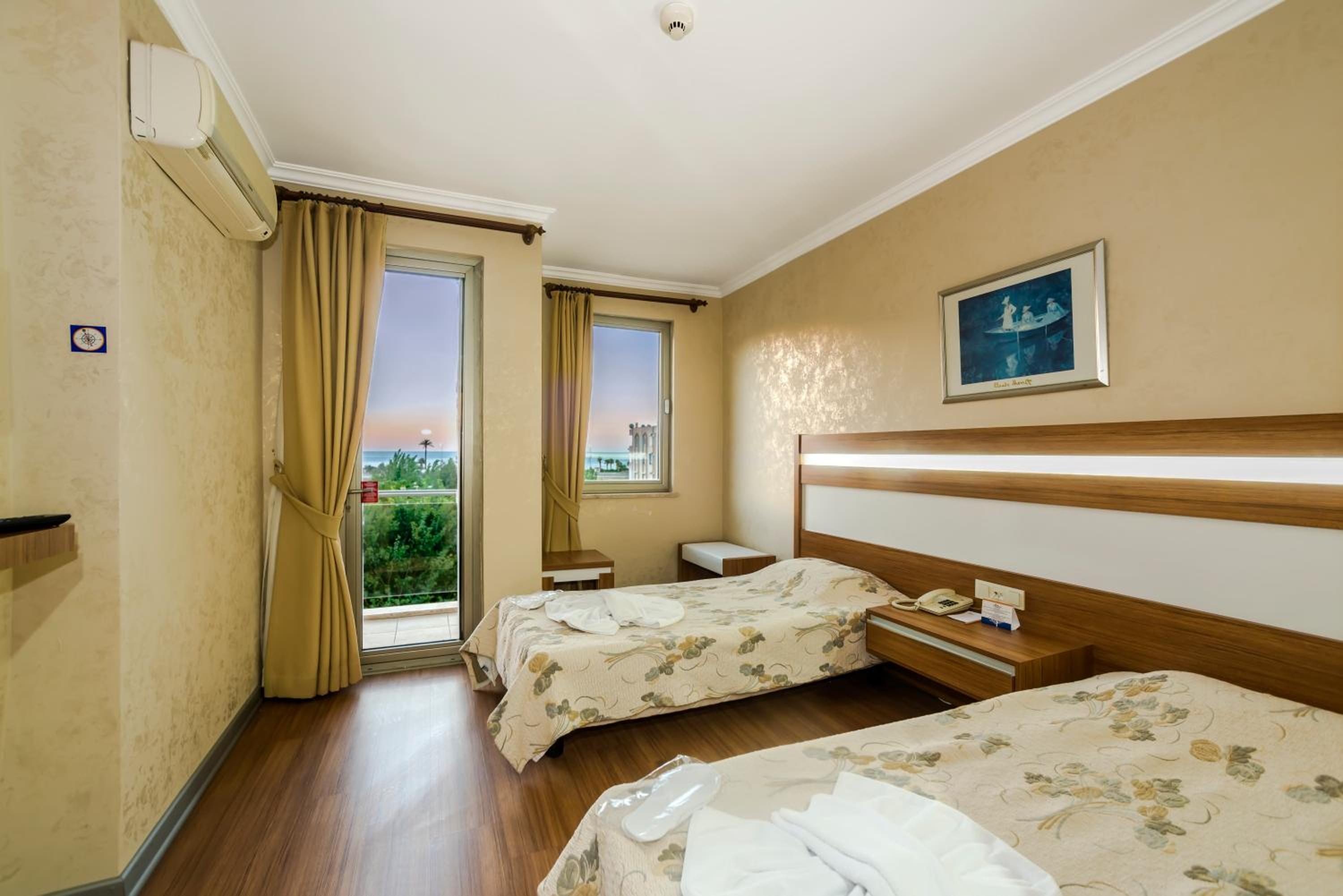 Santa Marina Hotel - Image 38