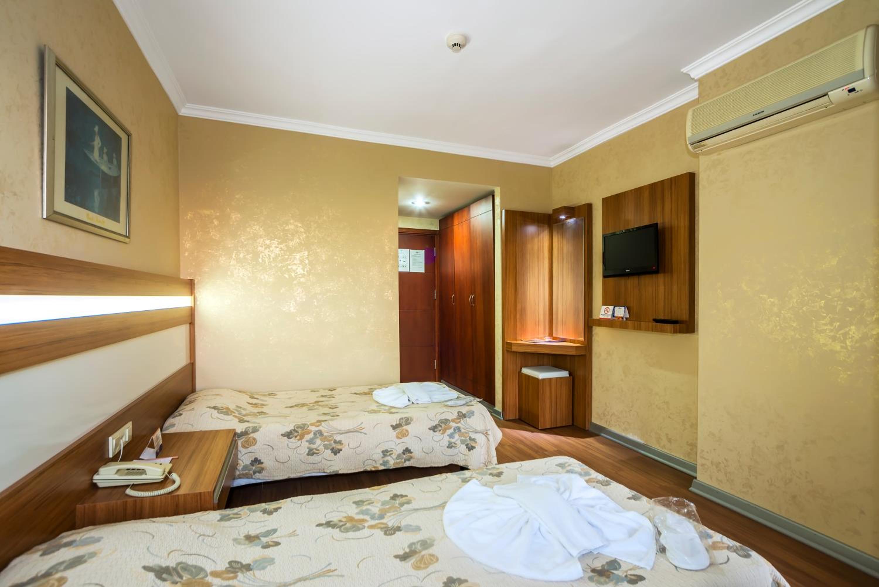 Santa Marina Hotel - Image 21