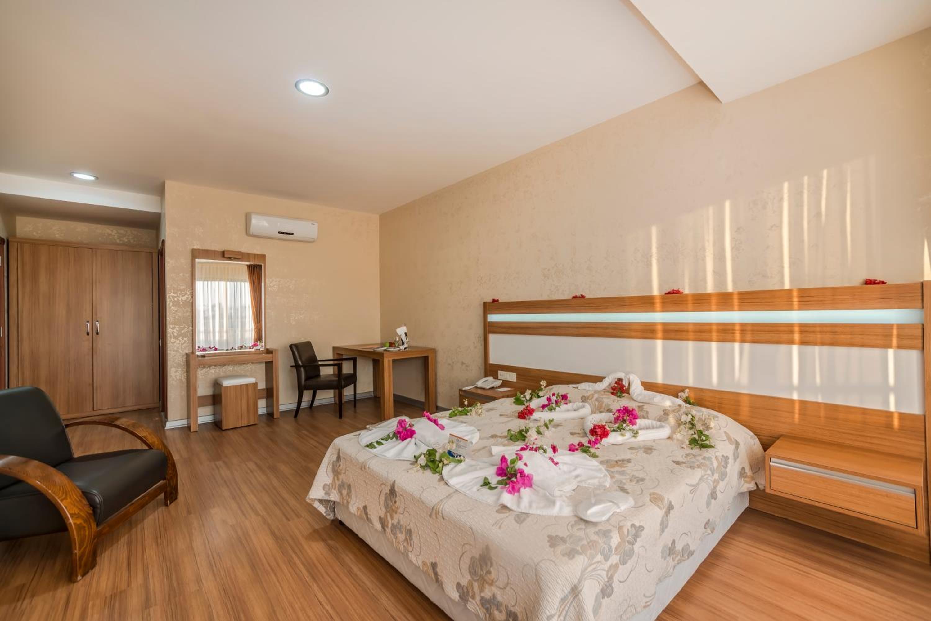 Santa Marina Hotel - Image 47