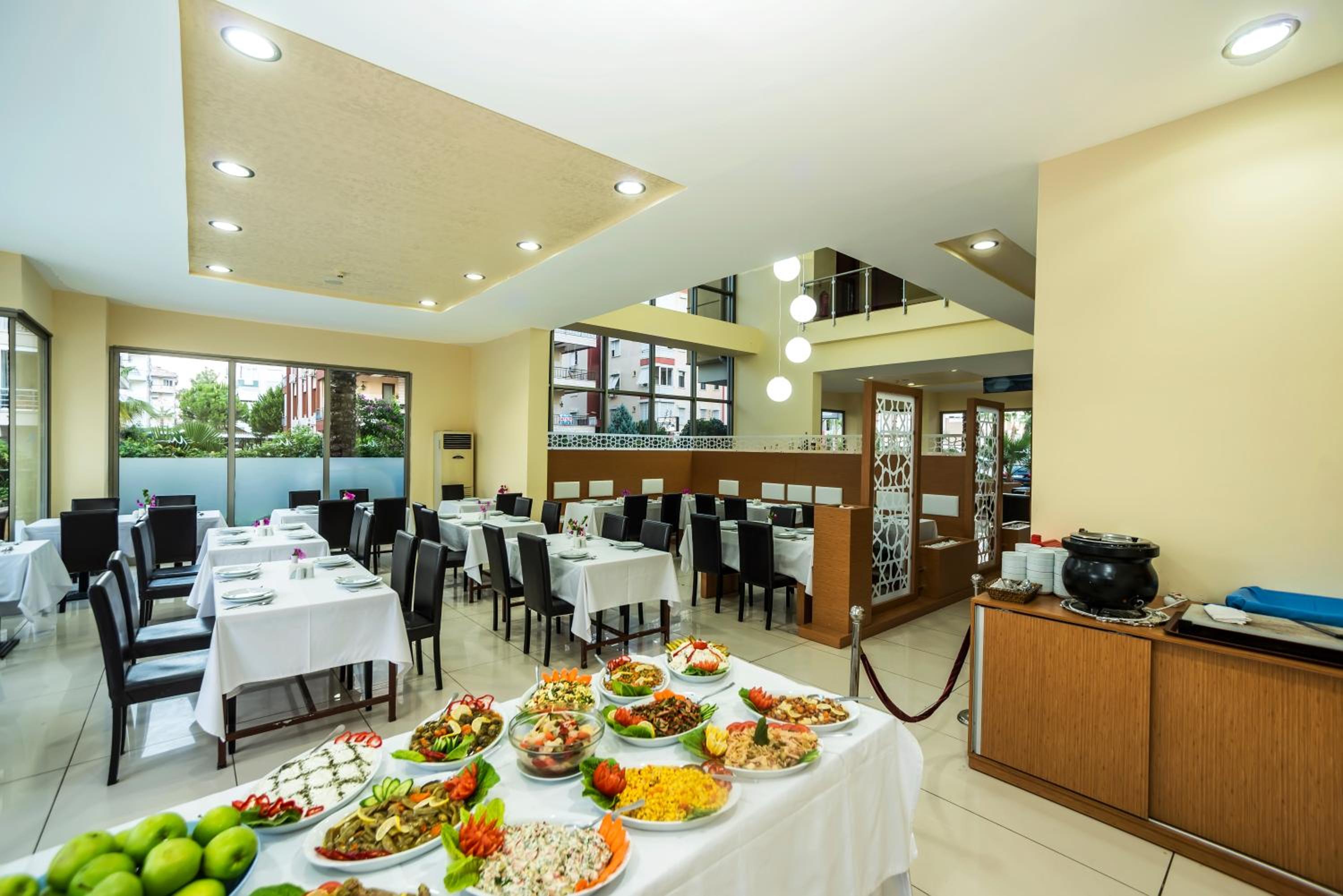 Santa Marina Hotel - Image 15