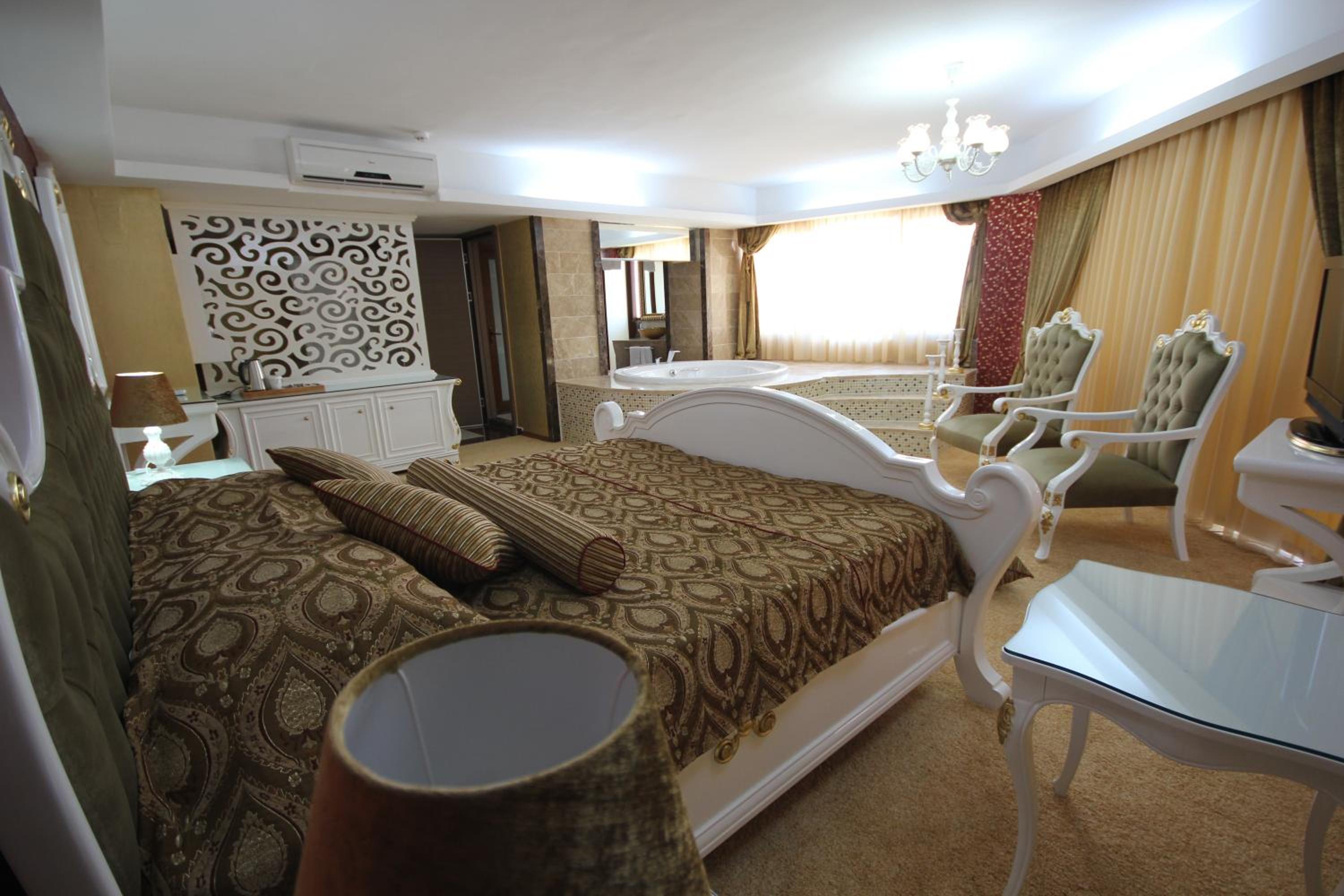 Grand Corner Boutique Hotel - Image 16