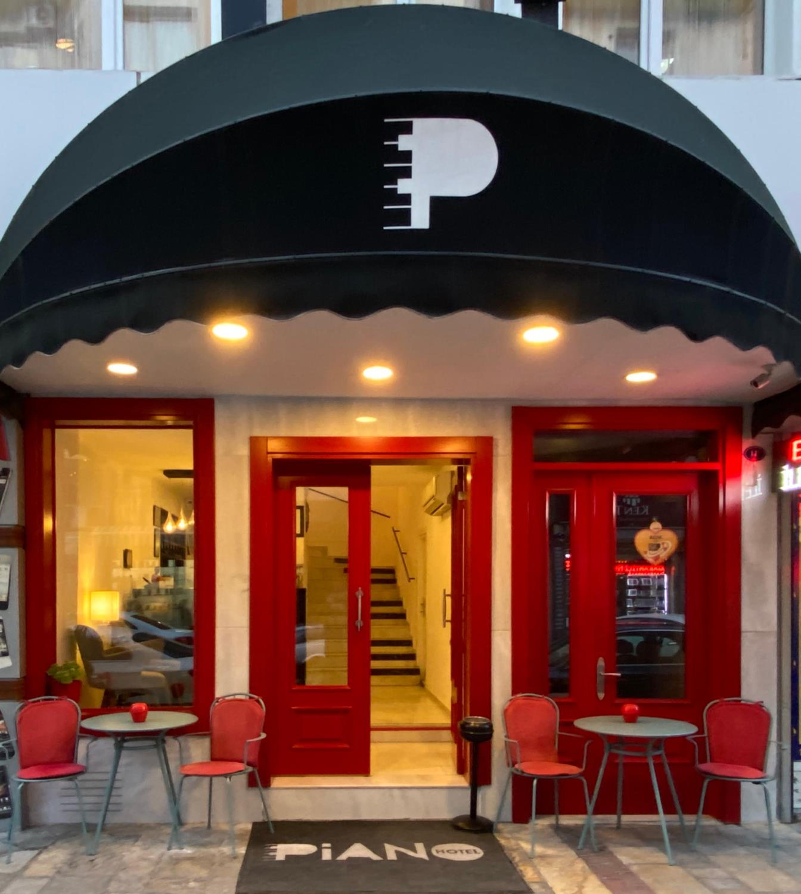 Piano Hotel - Image 13