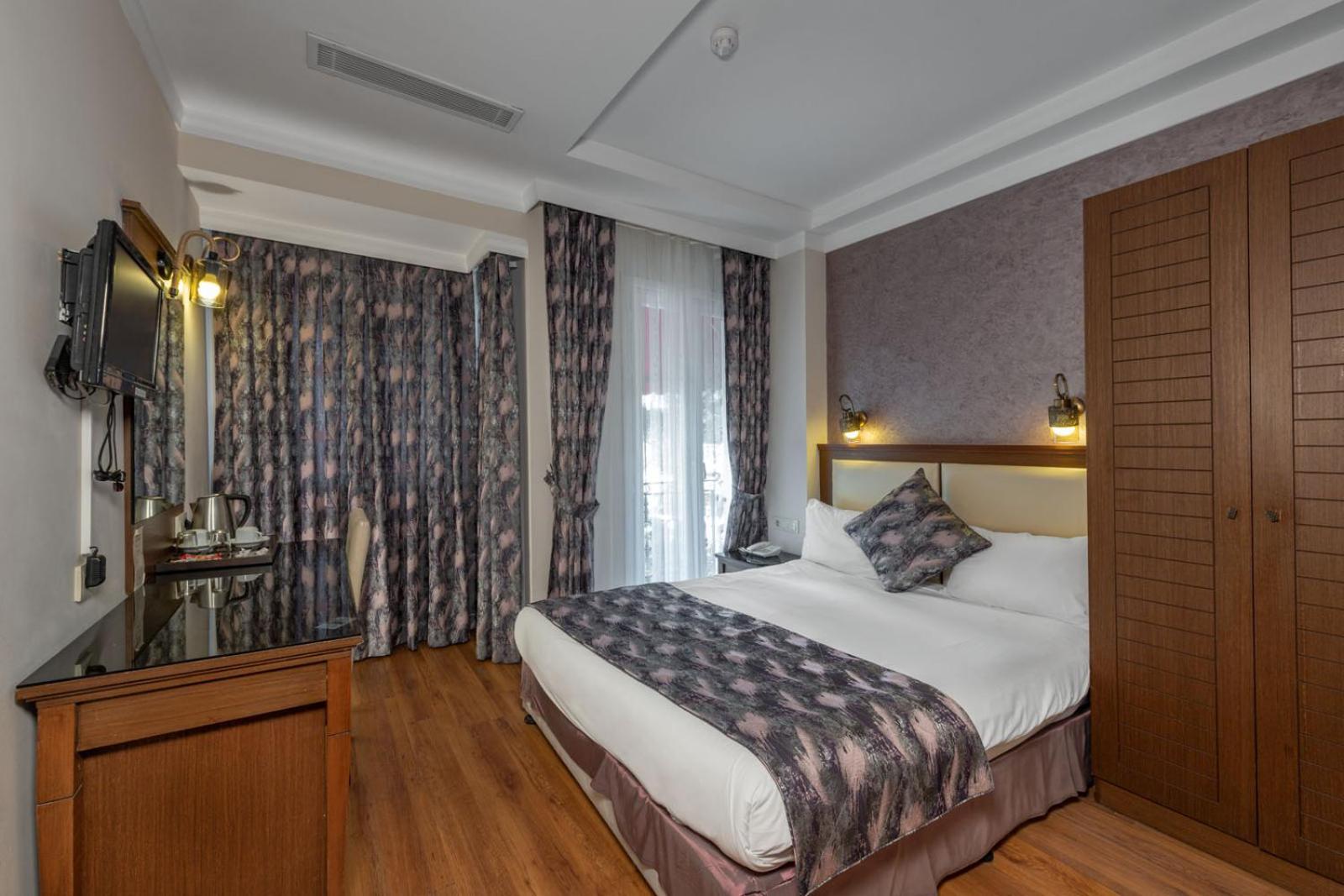 Aristocrat Hotel - Image 57