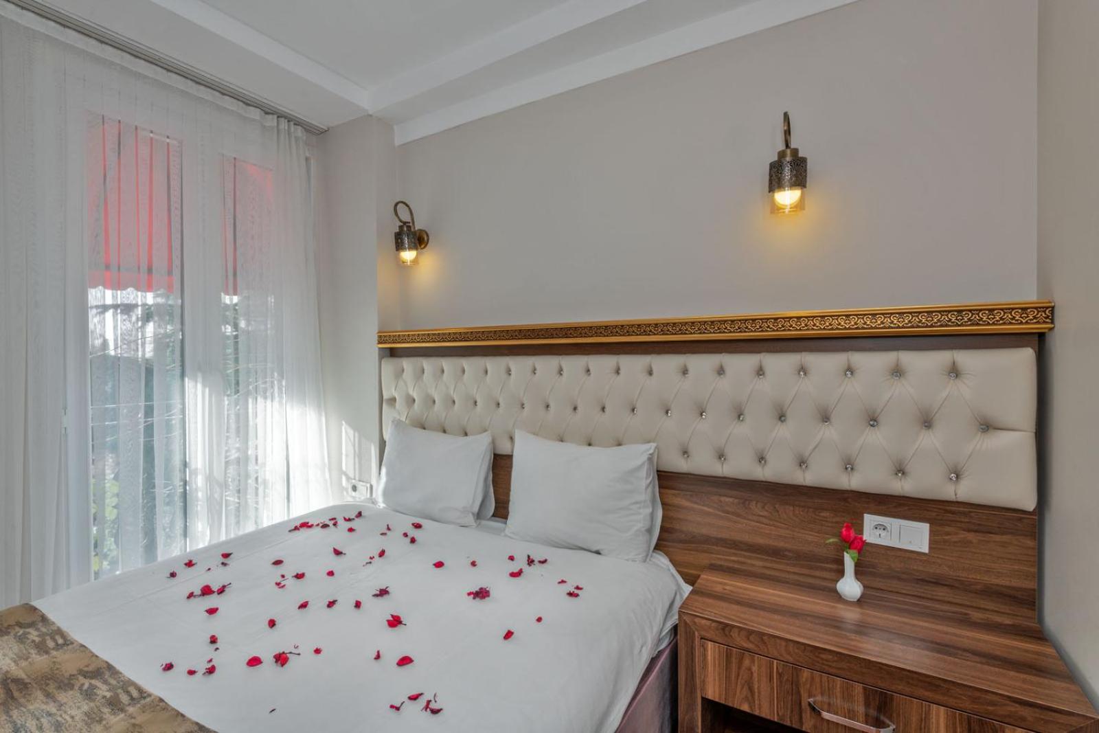 Aristocrat Hotel - Image 7