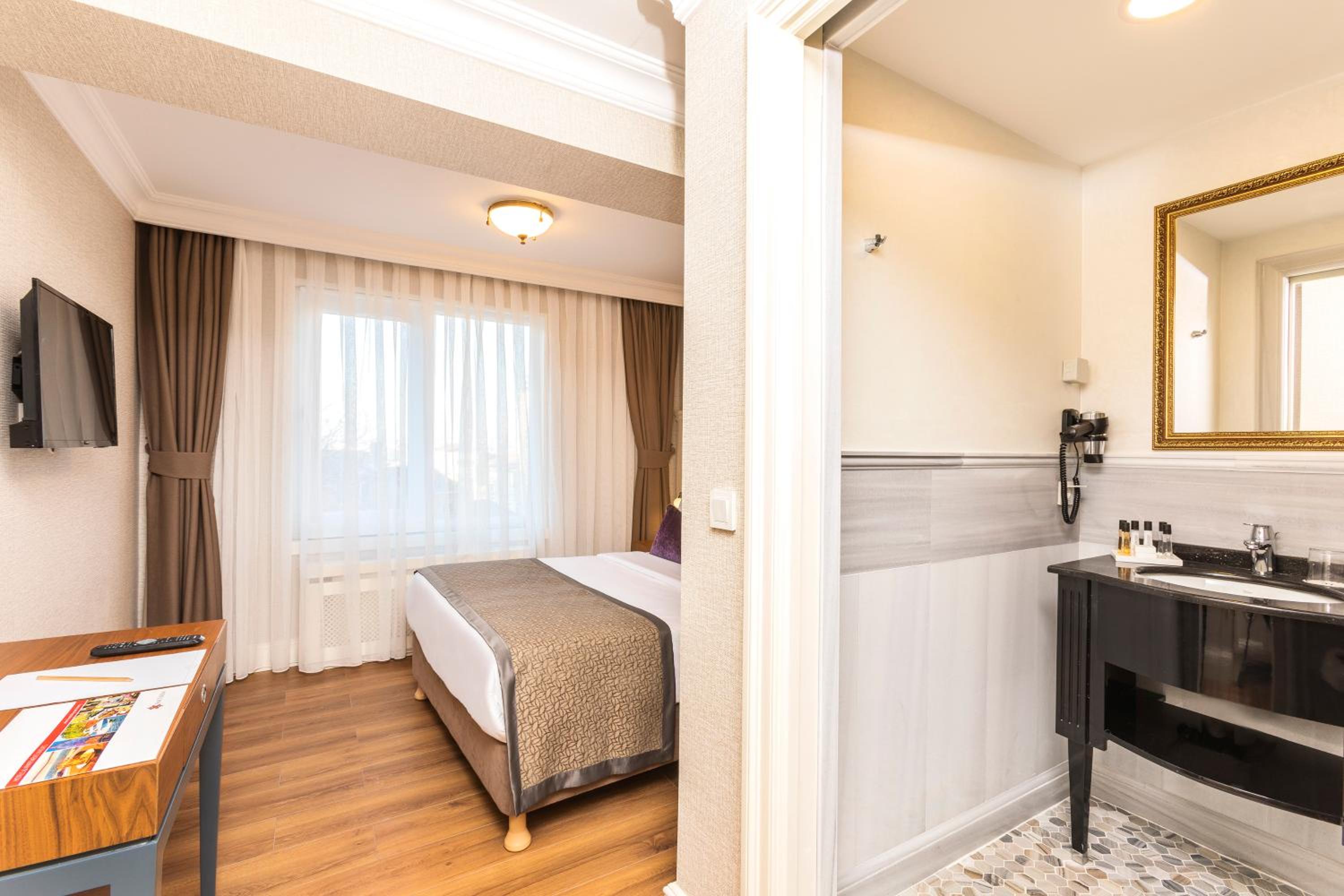 Meroddi La Porta Otel - Image 60