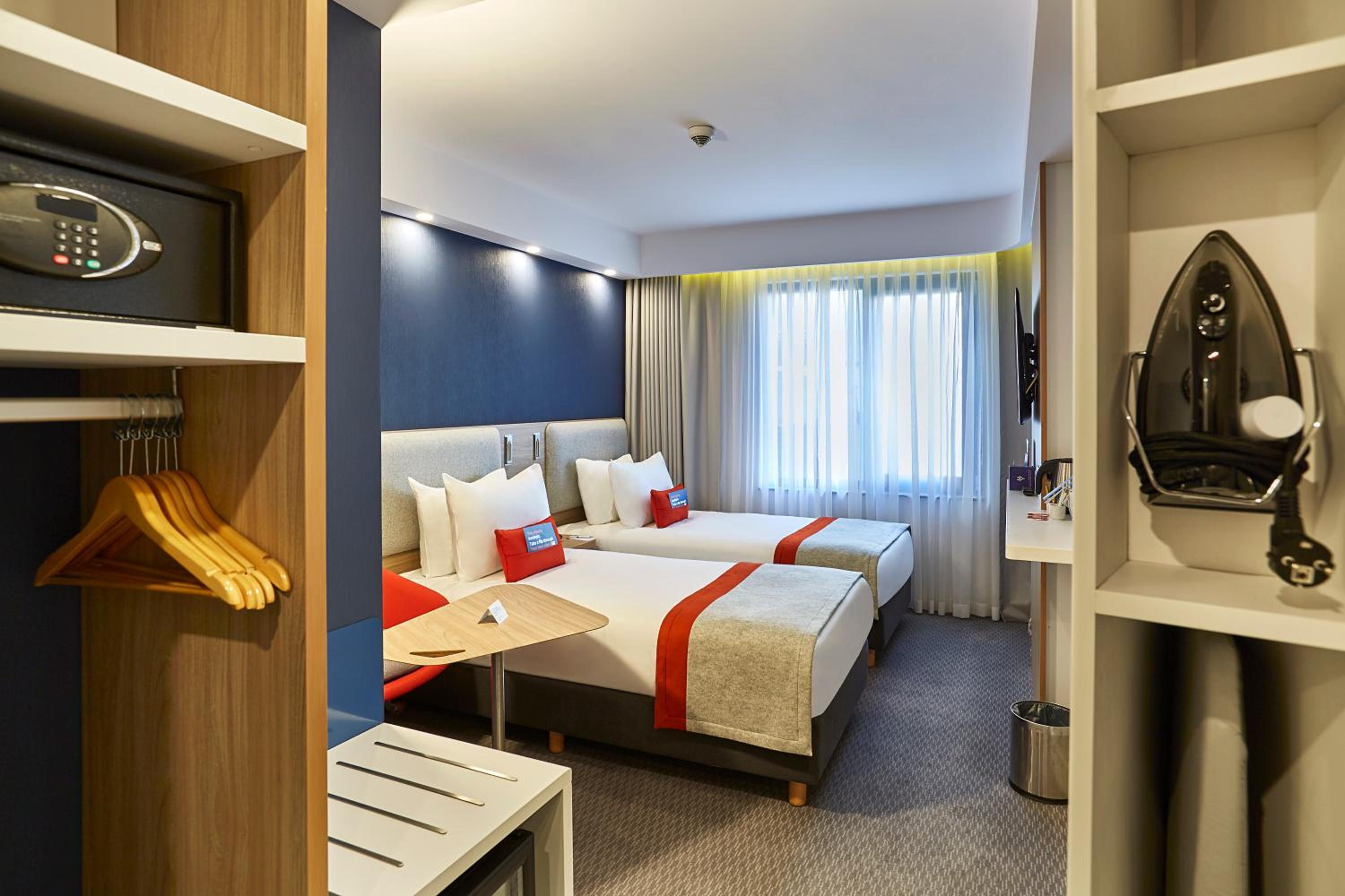 Holiday Inn Express - Istanbul - Atakoy Metro, an IHG Hotel - Image 71