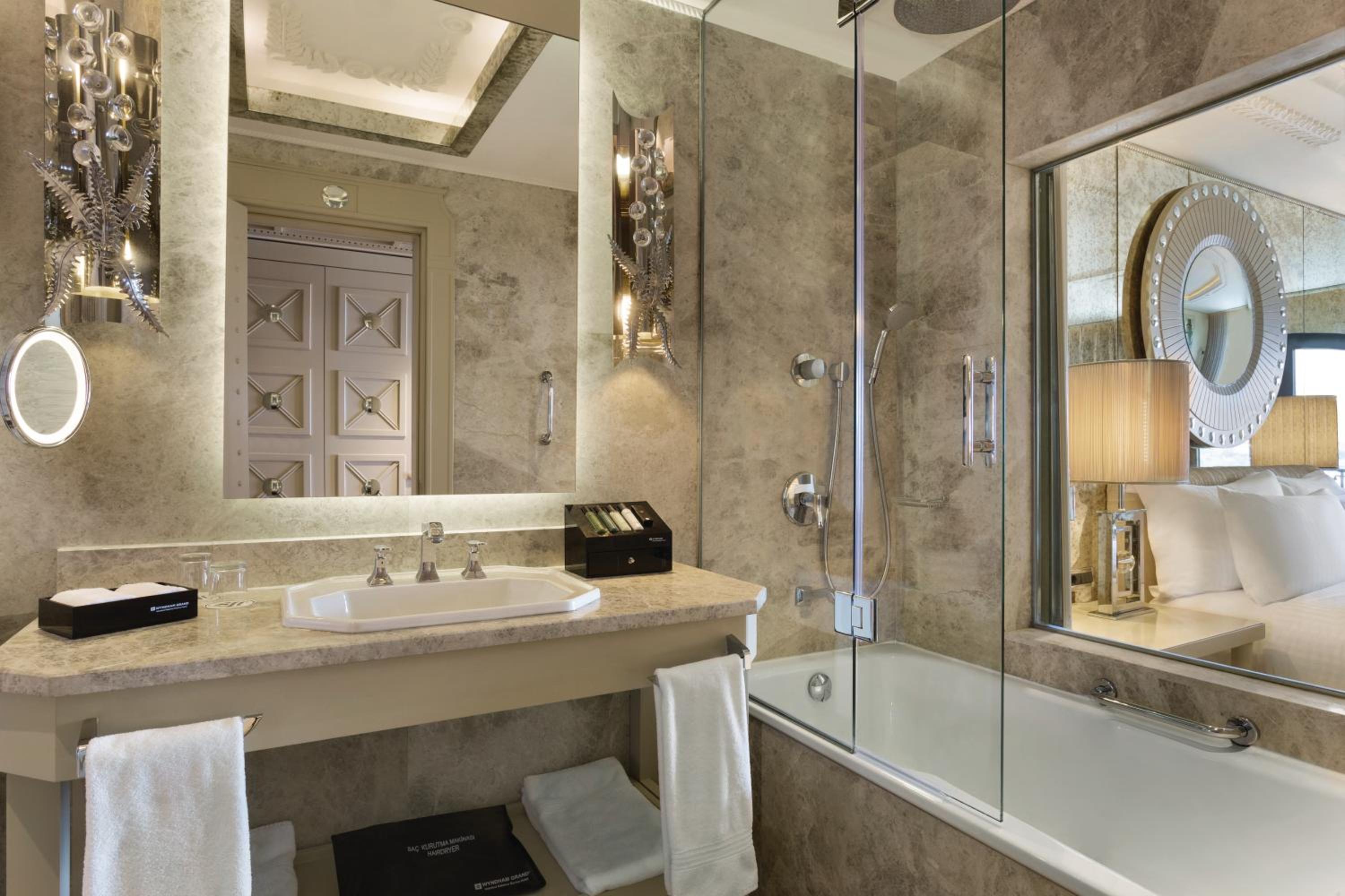 Wyndham Grand Istanbul Kalamış Marina Hotel - Image 80
